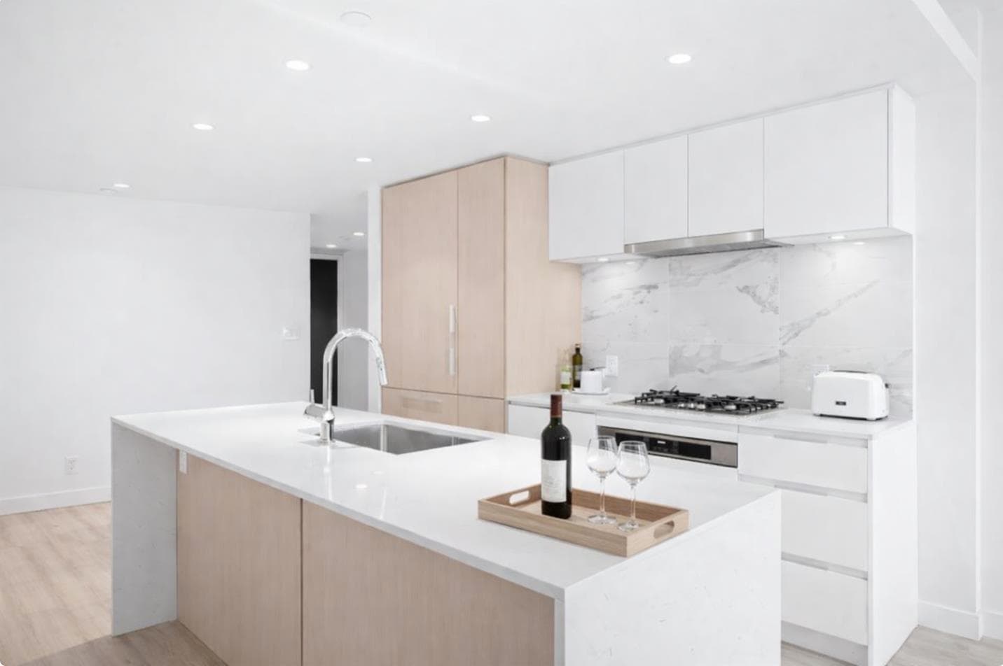 709 - 1500 Fern Street, North Vancouver, V7J 0E6 — photo 3