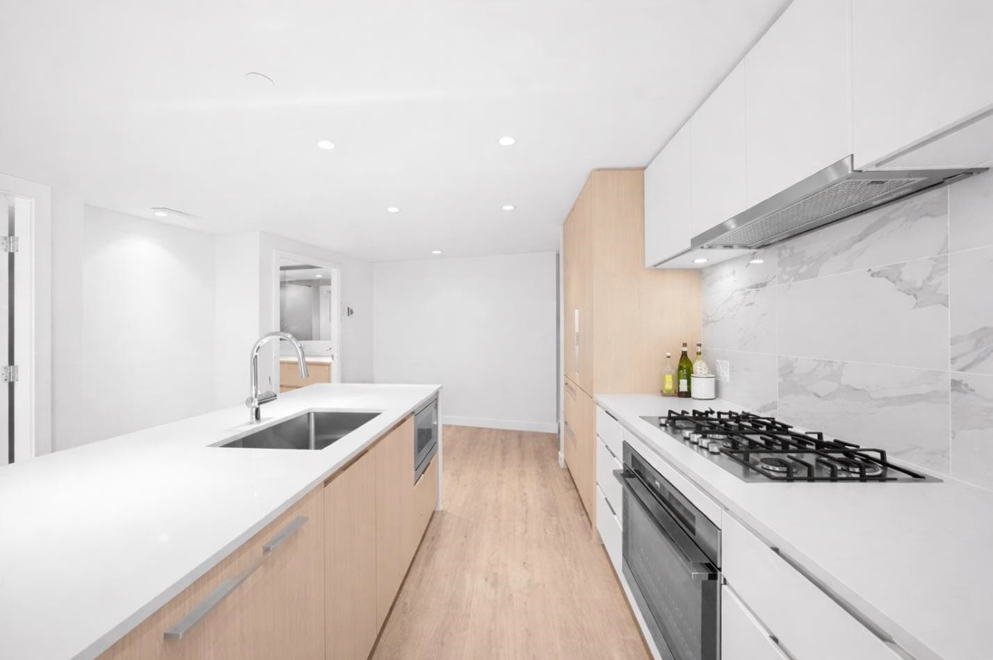 709 - 1500 Fern Street, North Vancouver, V7J 0E6 — photo 4