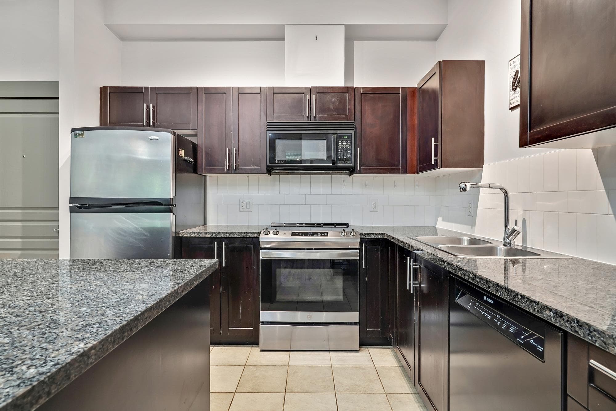 102 - 12283 224 Street, Maple Ridge, V2X 8Z3 — photo 1