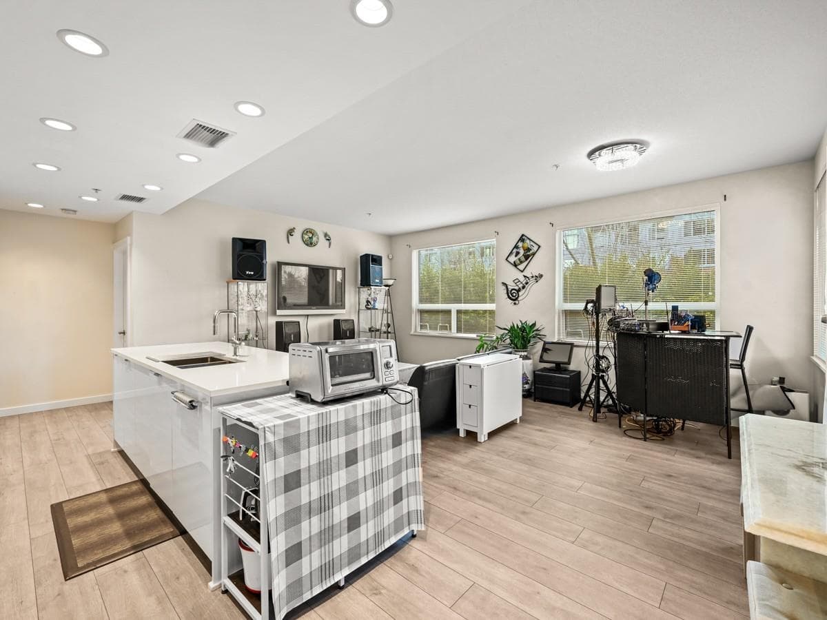 102 - 9213 Odlin Road, Richmond, V6X 0V5 — photo 3