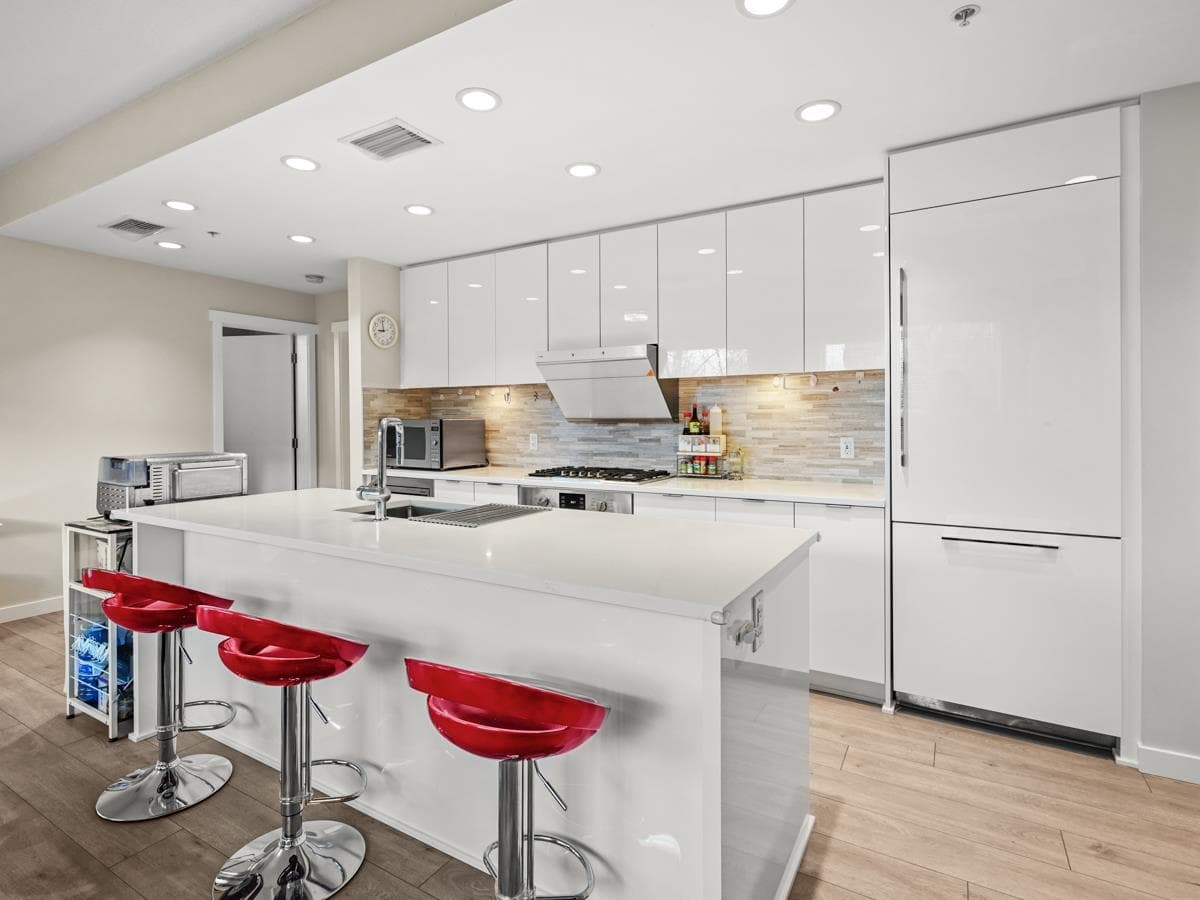 102 - 9213 Odlin Road, Richmond, V6X 0V5 — photo 1