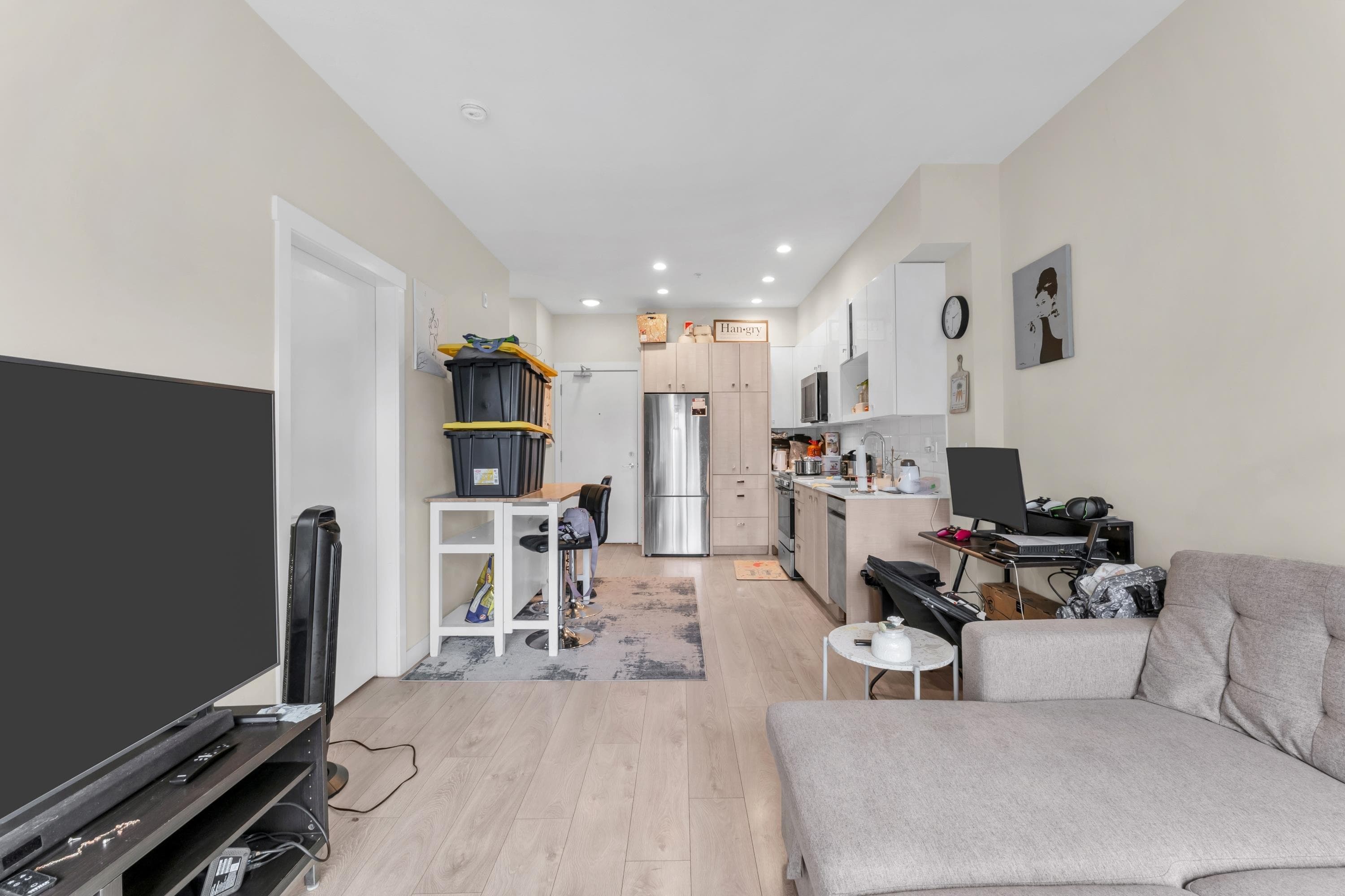 516 - 10838 Whalley Boulevard, Surrey, V3R 0G8 — photo 3