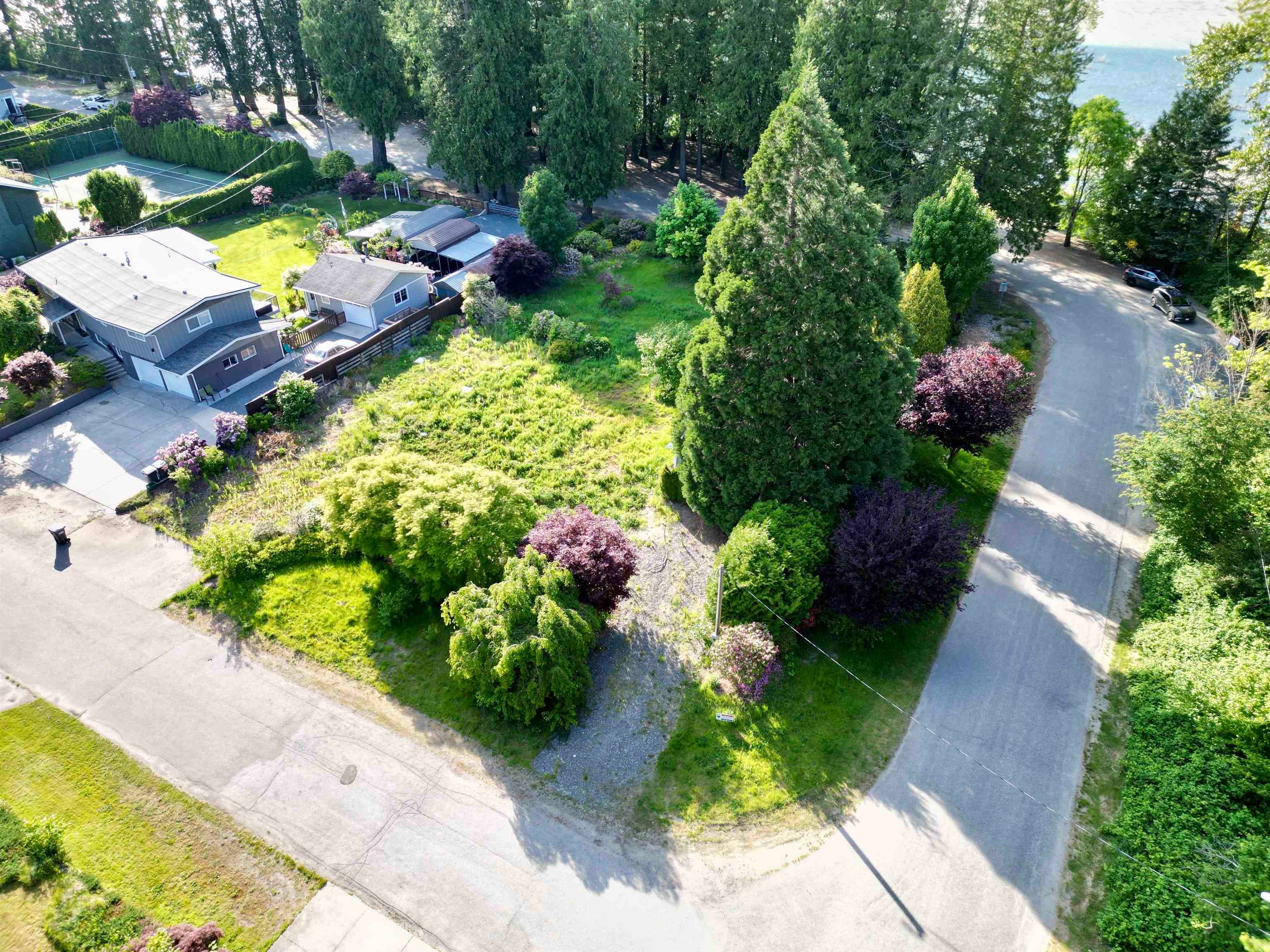 689 Hazel Street, Hope, V0X 1L0 — photo 2