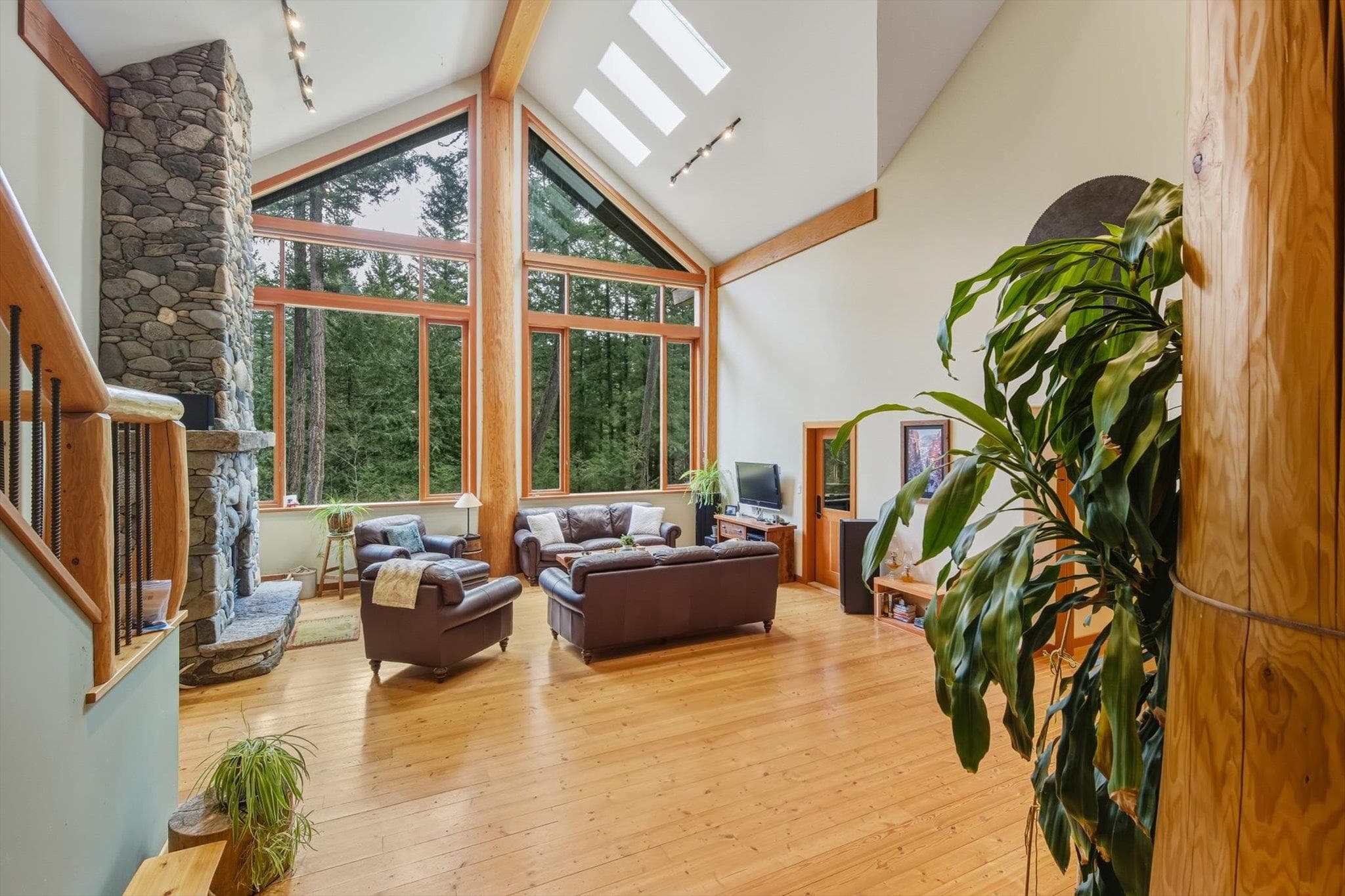 2 Walkerville Road, Pemberton, V0N 2K0 — photo 5