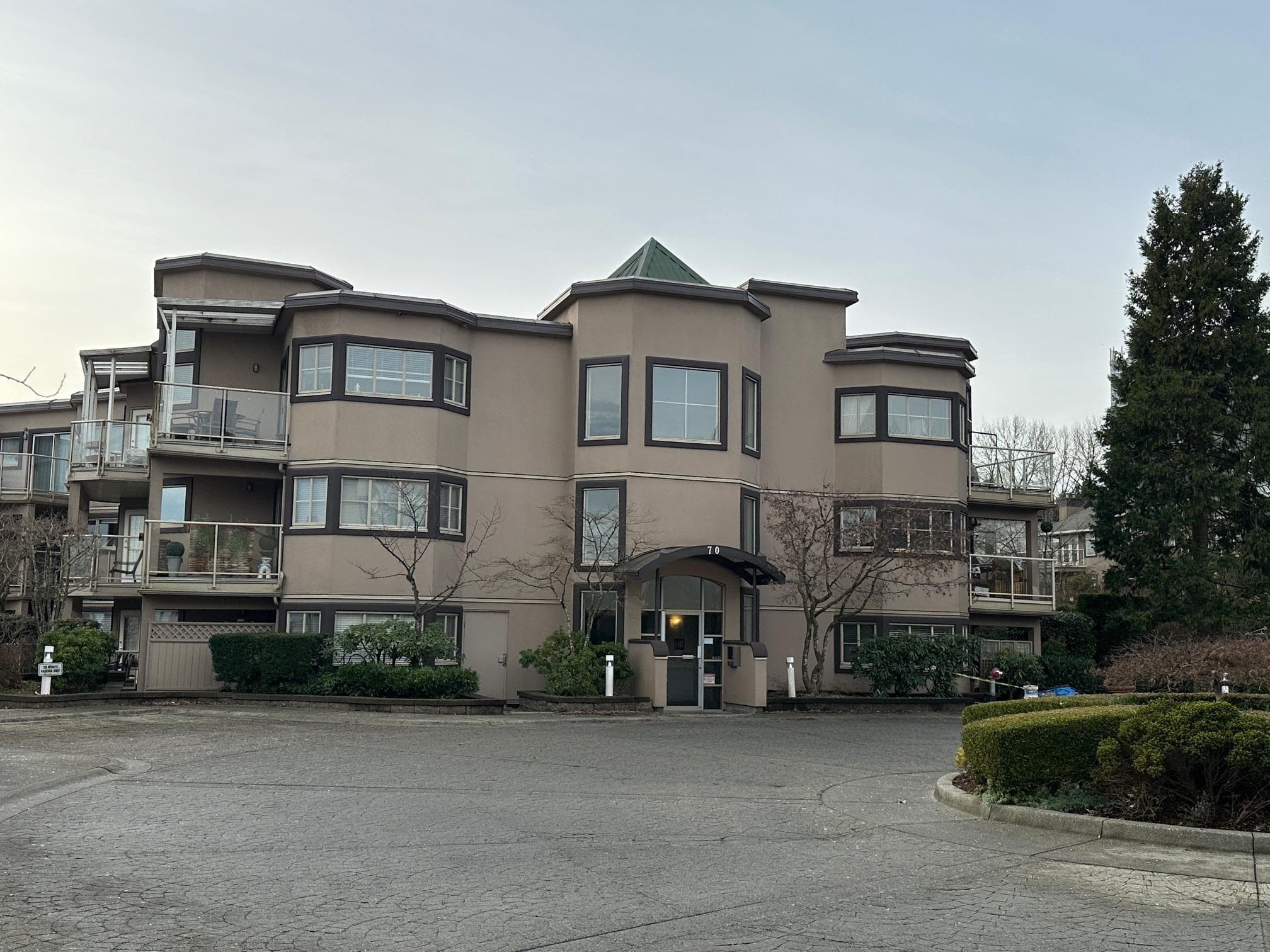 502 - 70 Richmond Street, New Westminster, V3L 5S8 — photo 1