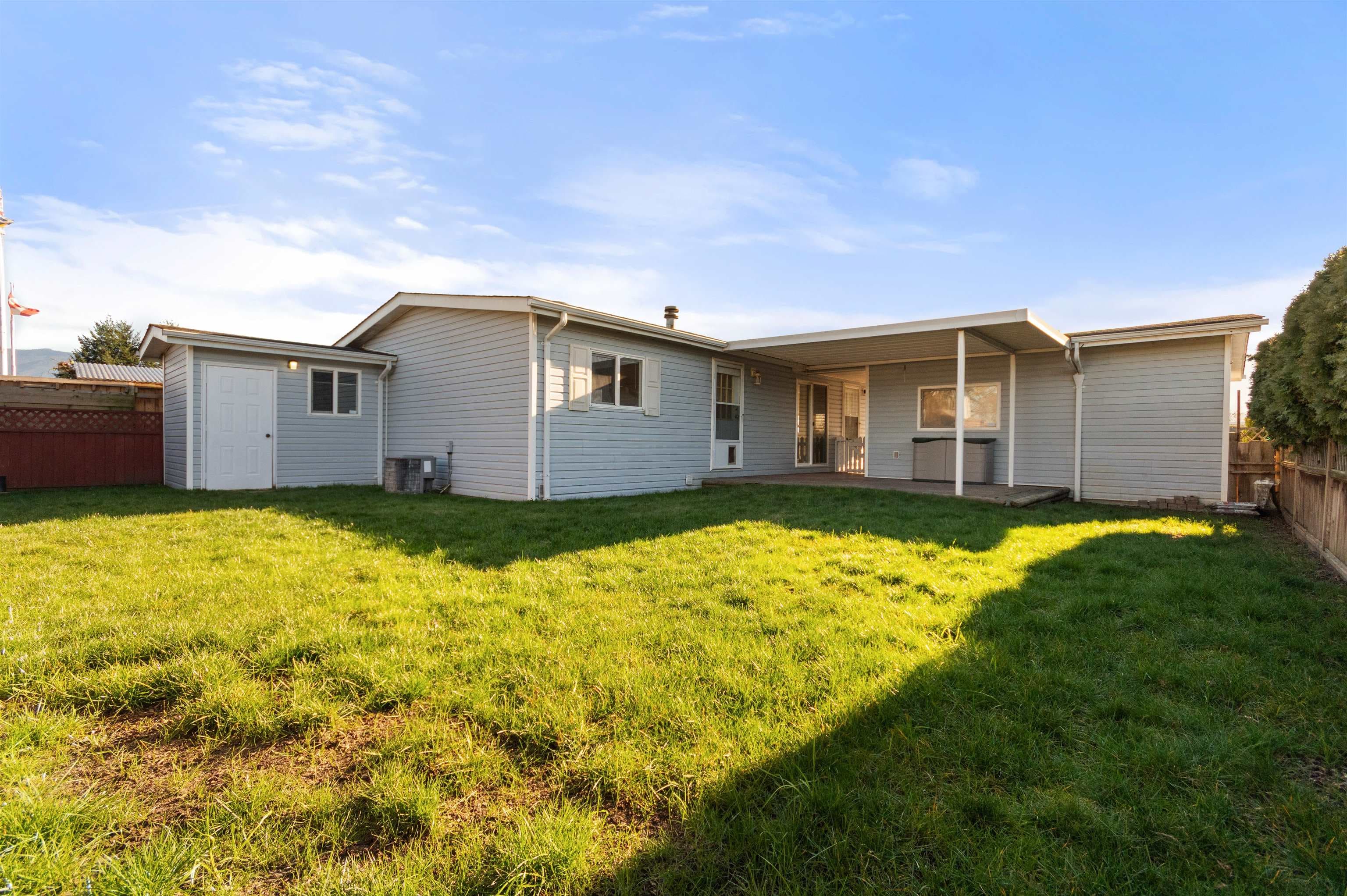 8 - 45918 Knight Road, Chilliwack, V2R 3X4 — photo 1