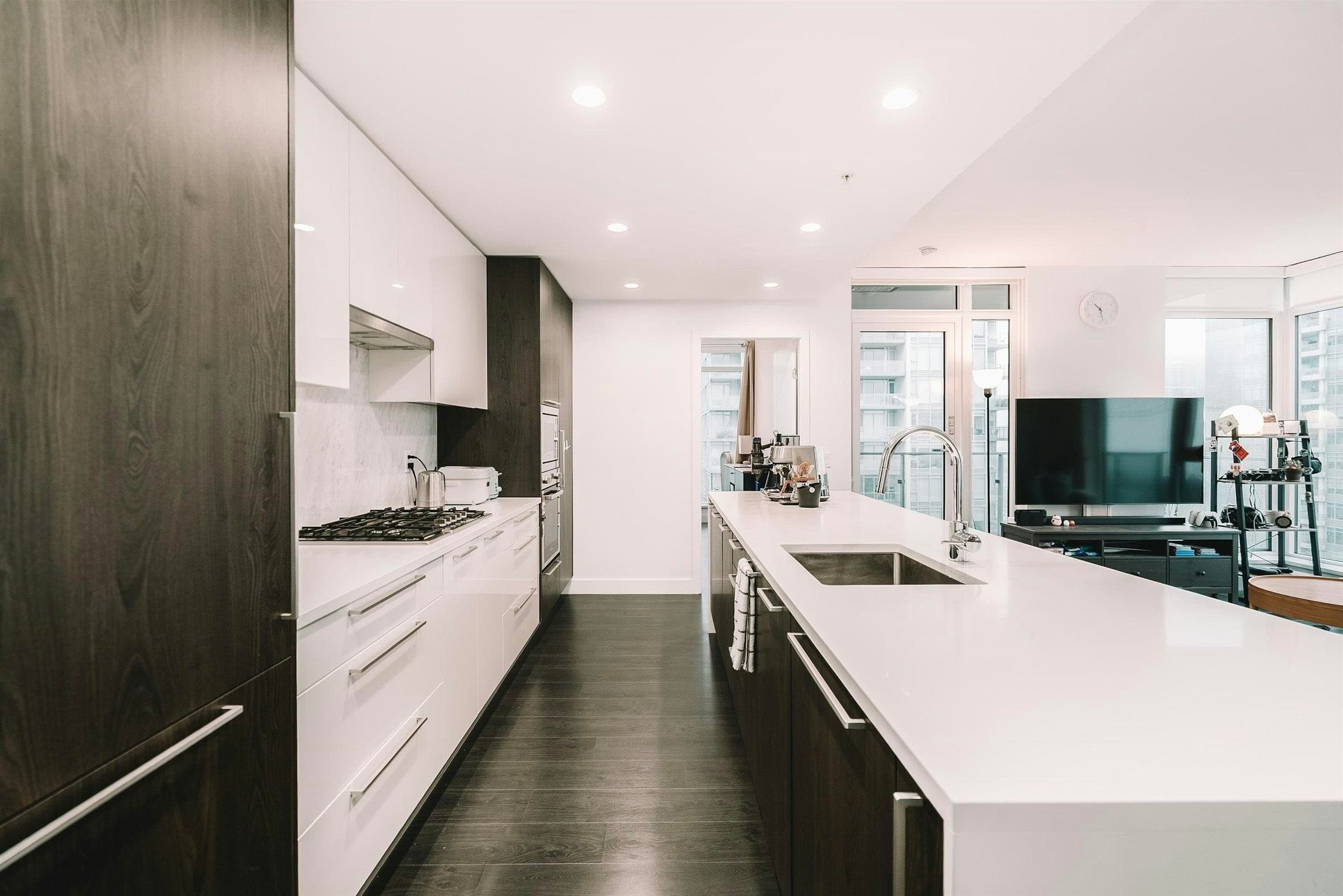 1608 - 6398 Silver Avenue, Burnaby, V5H 0K7 — photo 3
