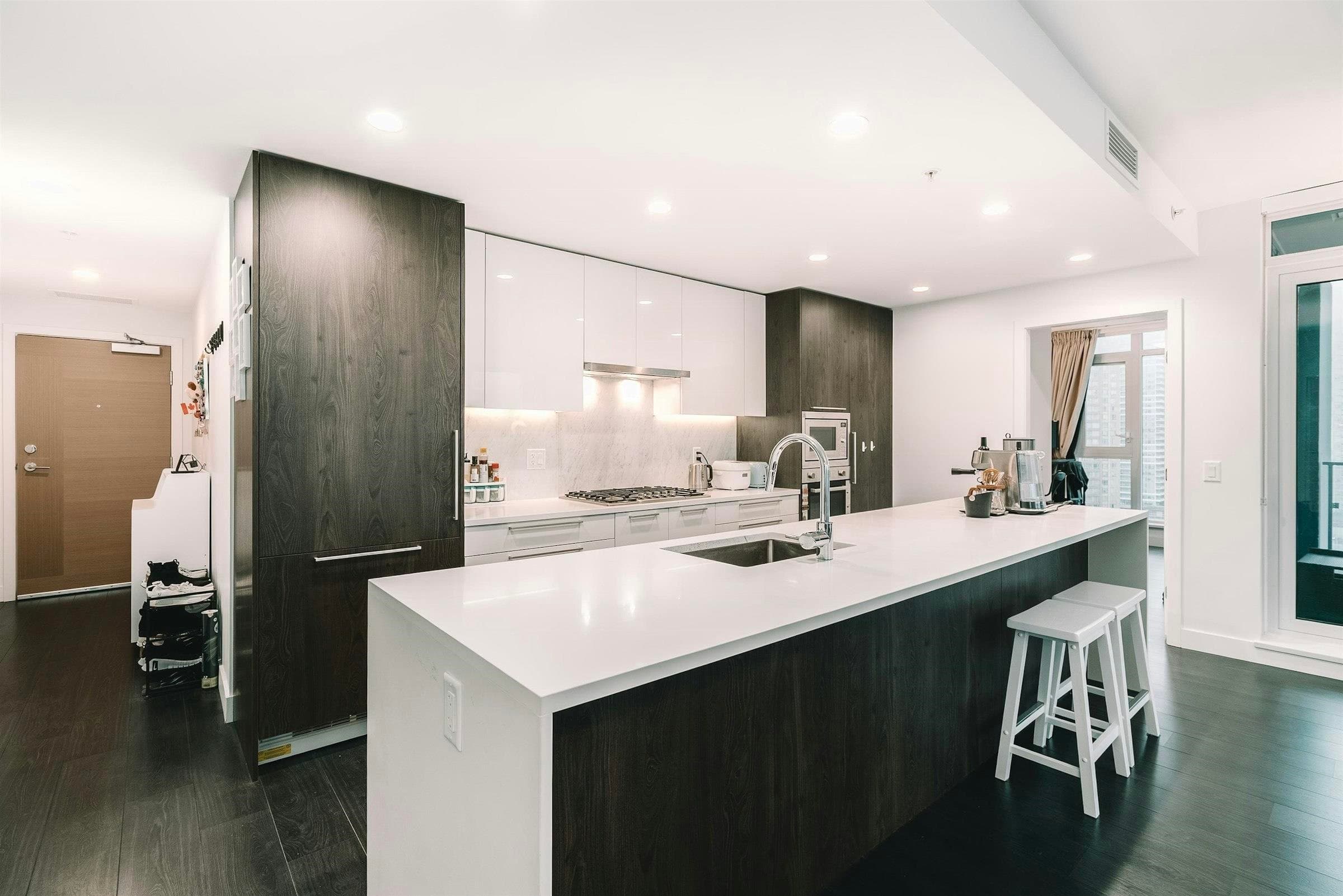 1608 - 6398 Silver Avenue, Burnaby, V5H 0K7 — photo 4