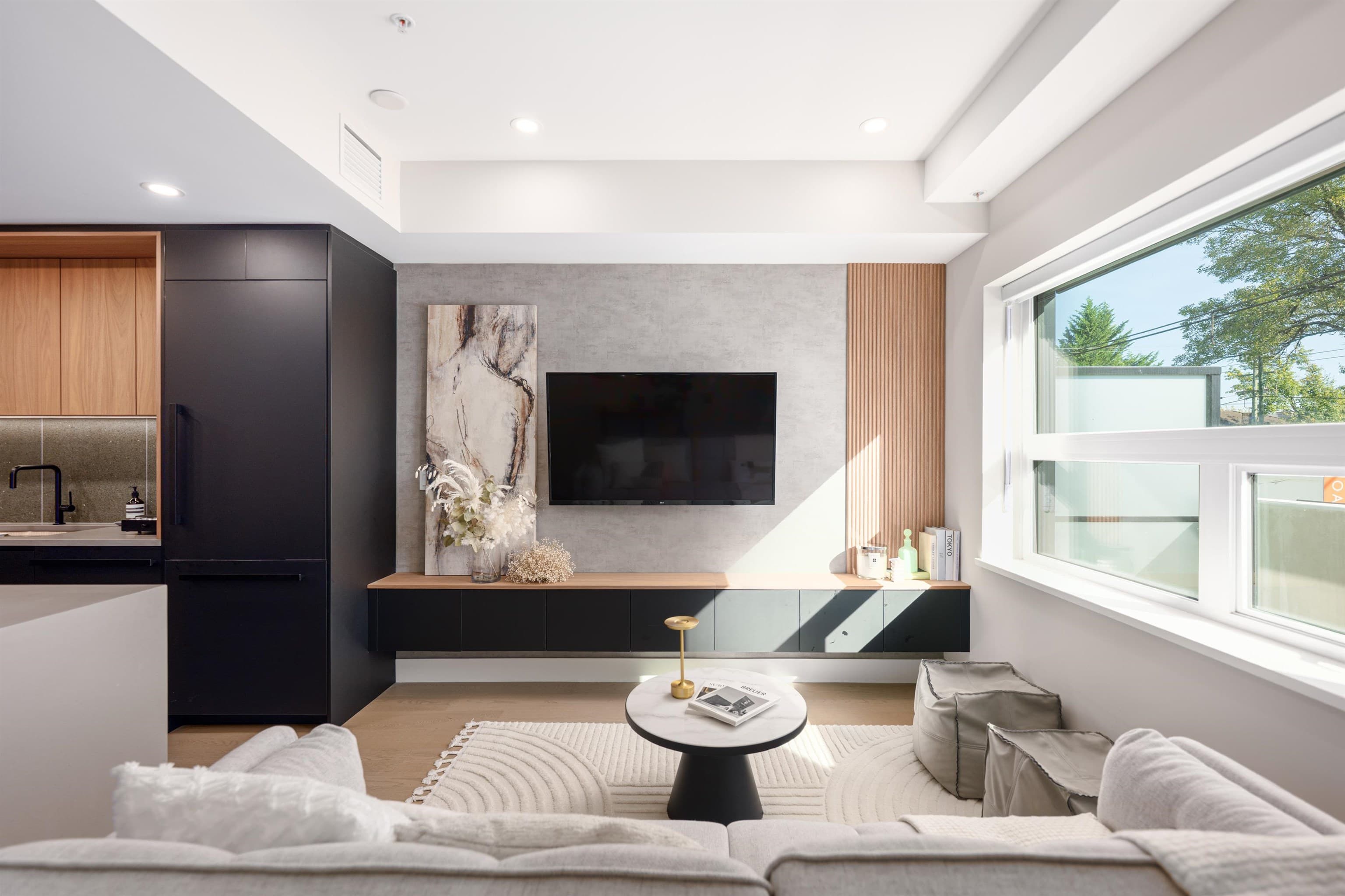 135 W 41st Avenue, Vancouver, V5Y 2S2 — photo 1