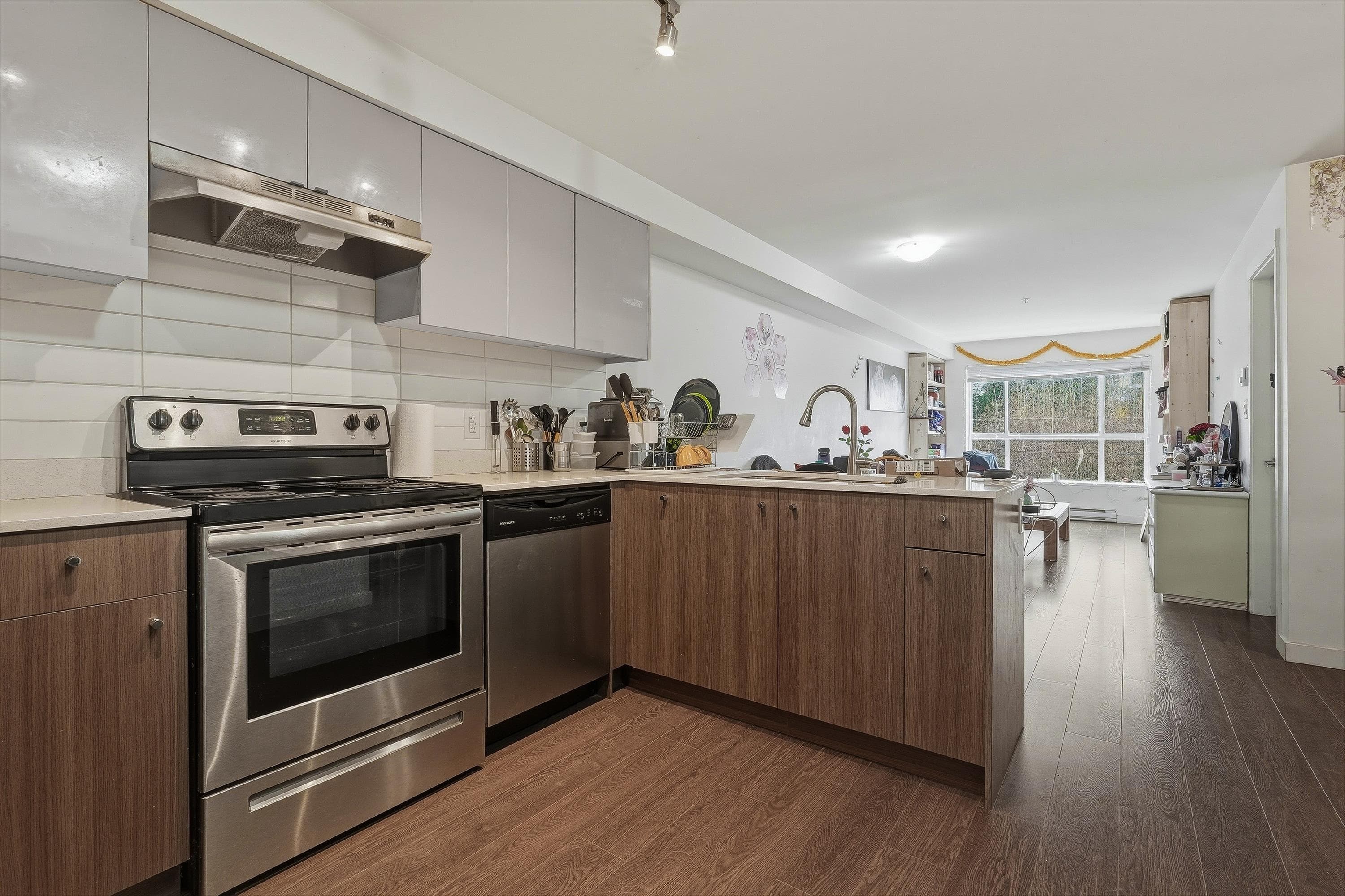 313 - 10688 140 Street, Surrey, V3T 0M6 — photo 2