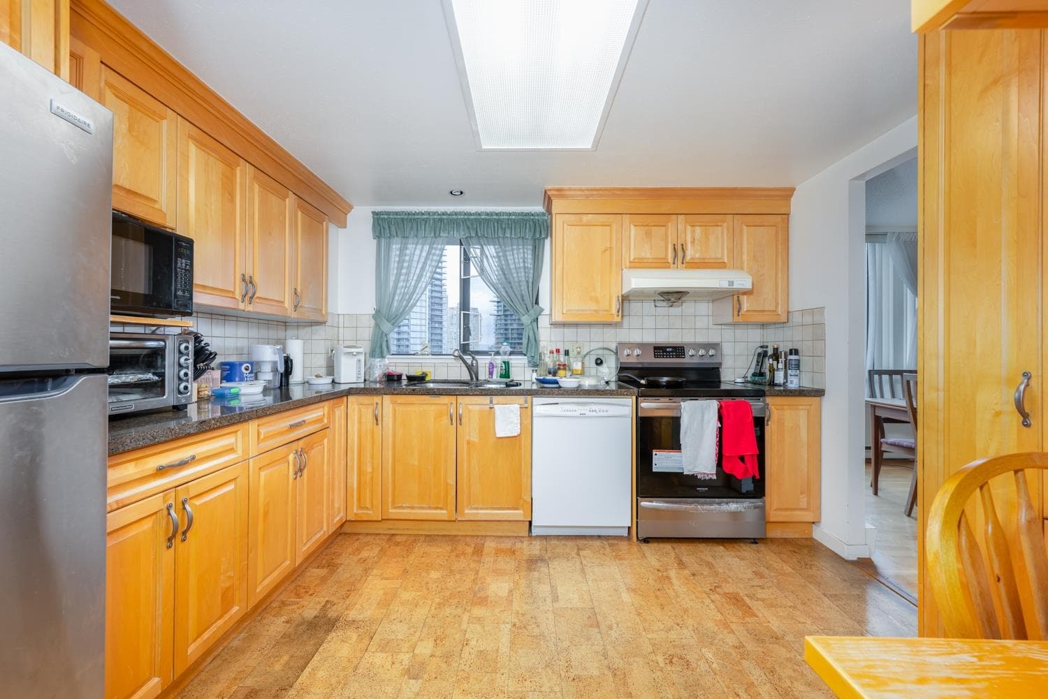 1601 - 6282 Kathleen Avenue, Burnaby, V5H 4J4 — photo 5