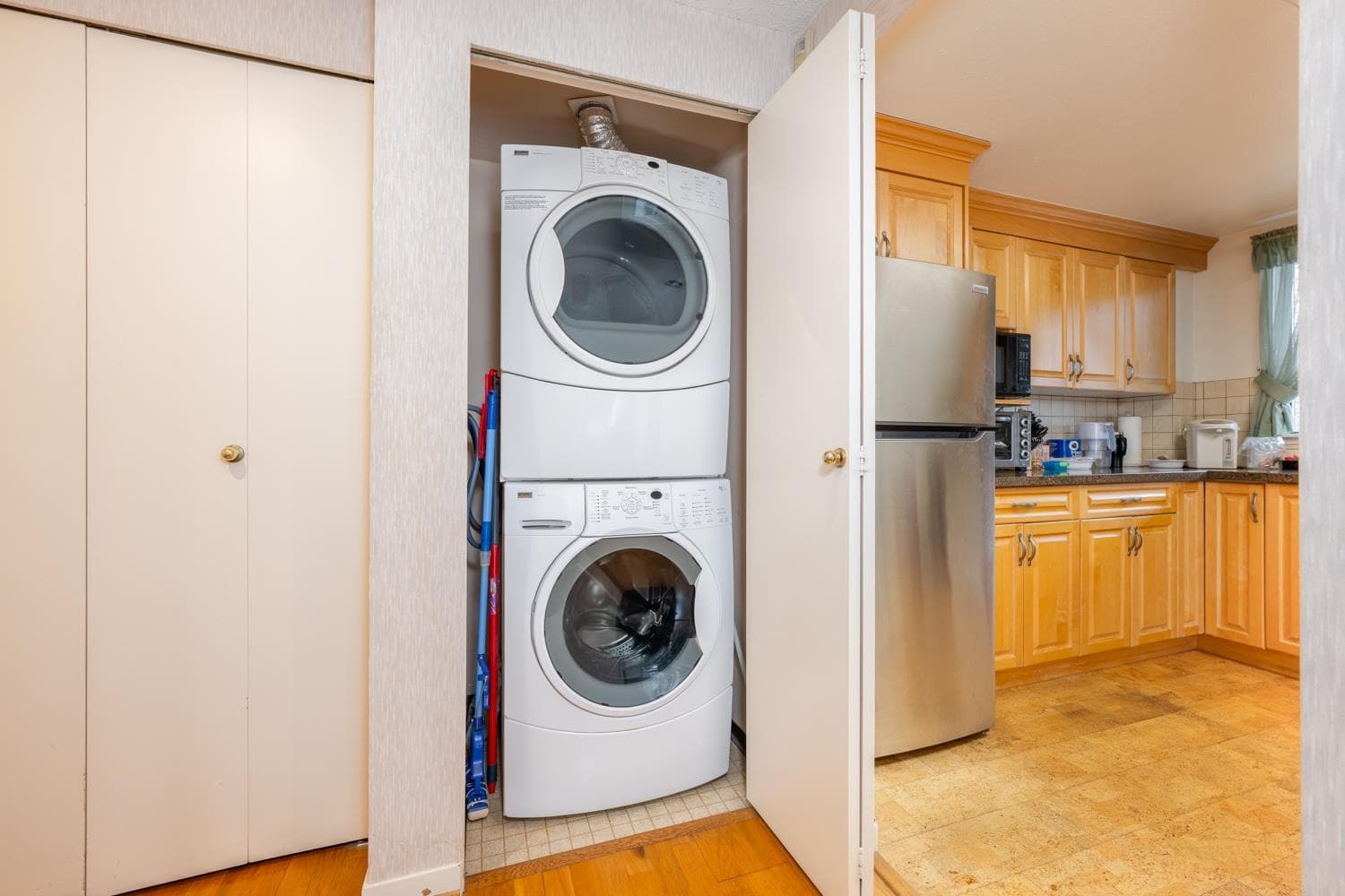 1601 - 6282 Kathleen Avenue, Burnaby, V5H 4J4 — photo 4
