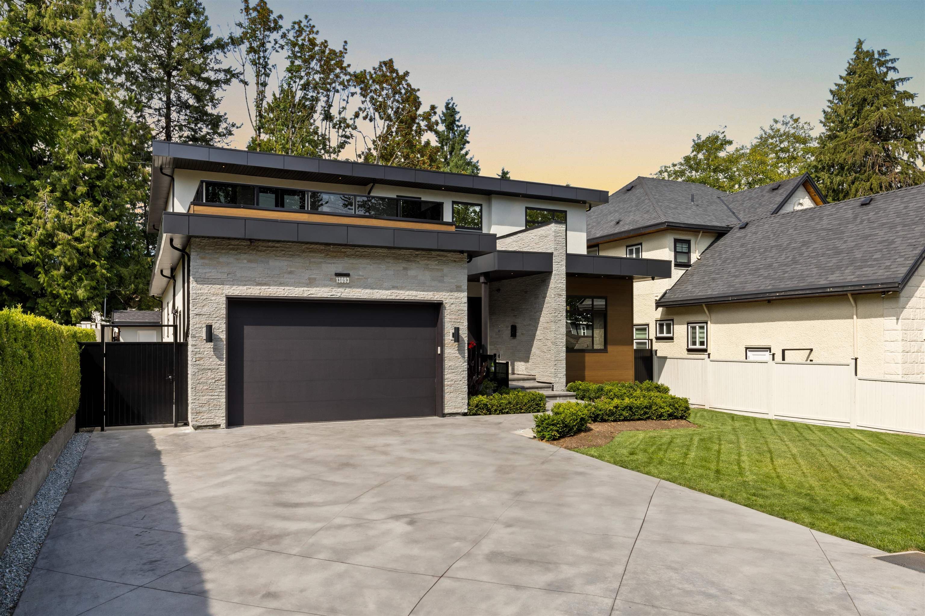 13093 98a Avenue, Surrey, V3T 1C5 — photo 2
