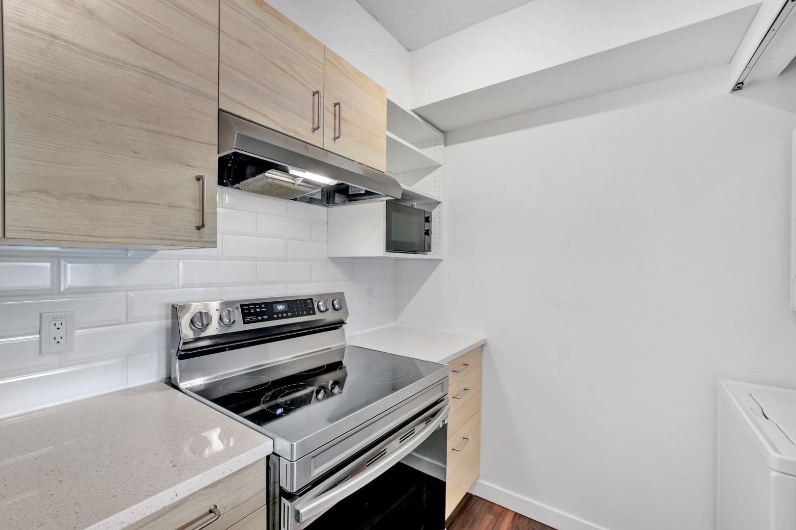 803 - 9830 Whalley Boulevard, Surrey, V3T 5S7 — photo 5