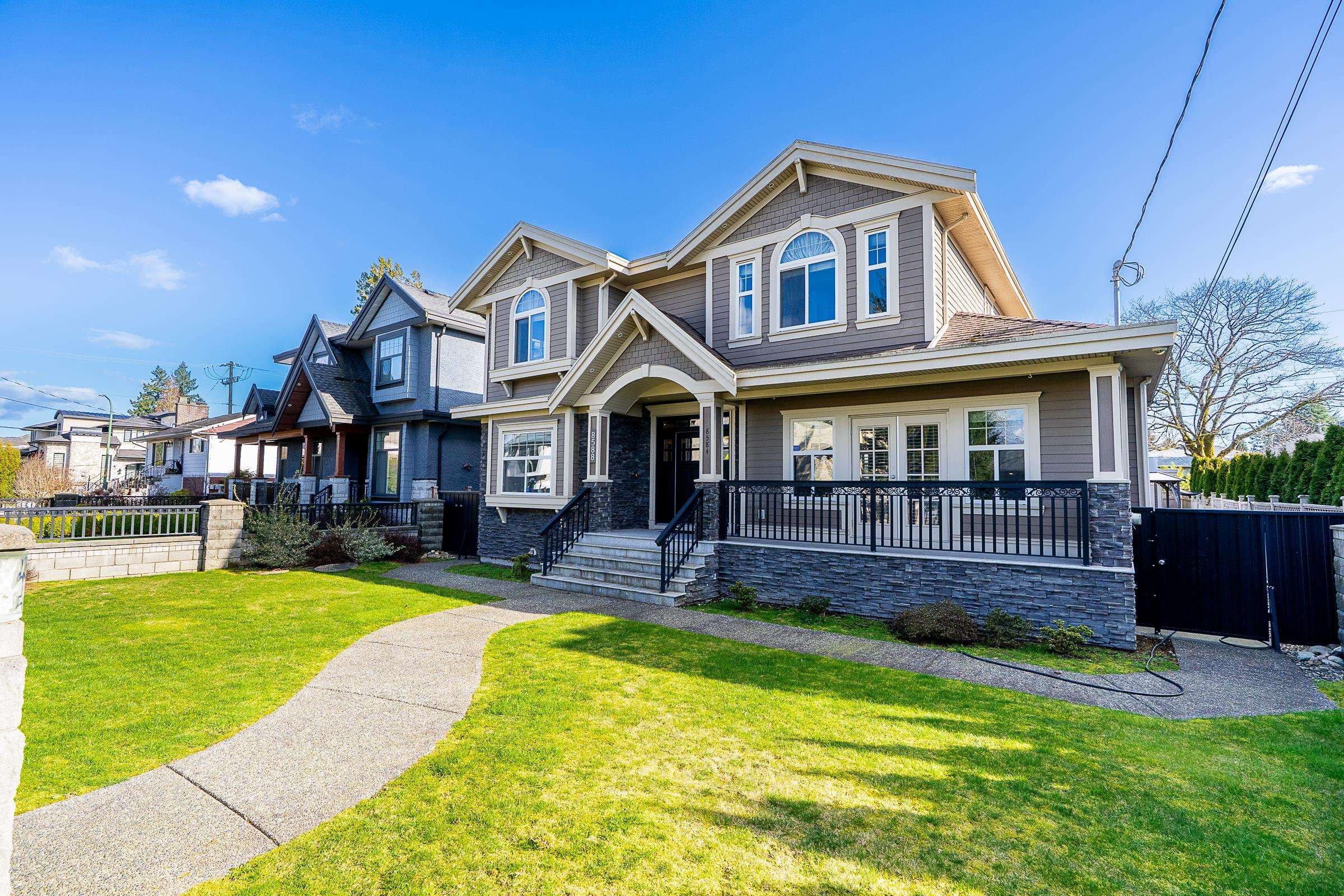 8588 Armstrong Avenue, Burnaby, V3N 2H5 — photo 2