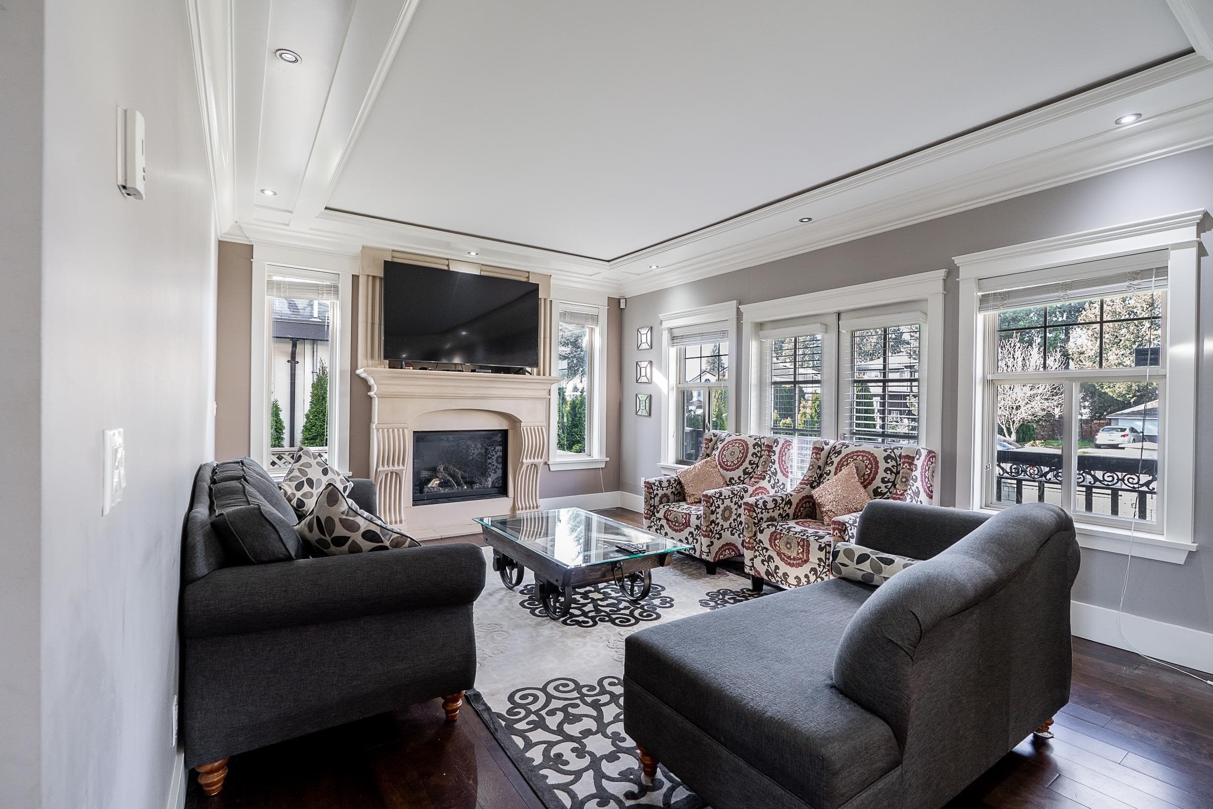8588 Armstrong Avenue, Burnaby, V3N 2H5 — photo 3