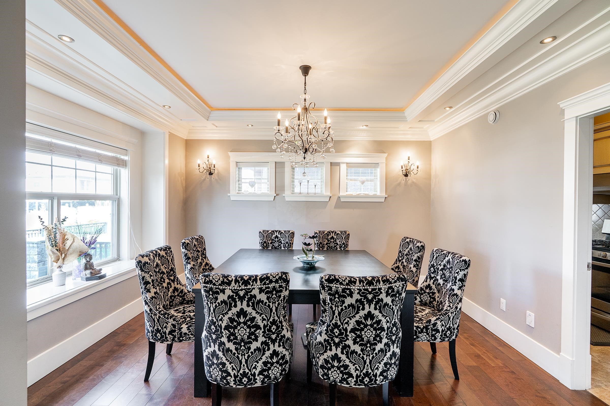 8588 Armstrong Avenue, Burnaby, V3N 2H5 — photo 4