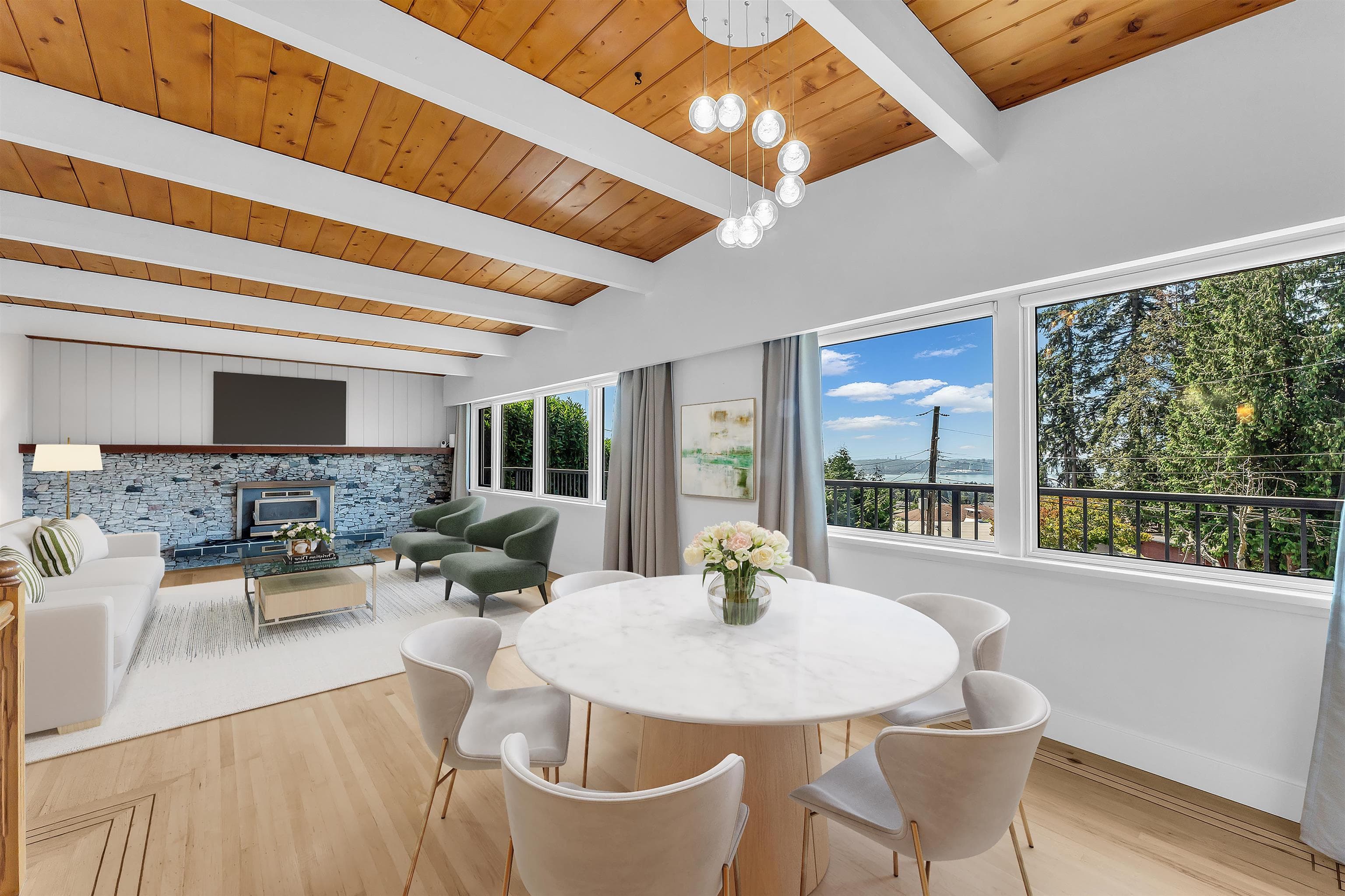 472 Crestwood Avenue, North Vancouver, V7N 3C3 — photo 1