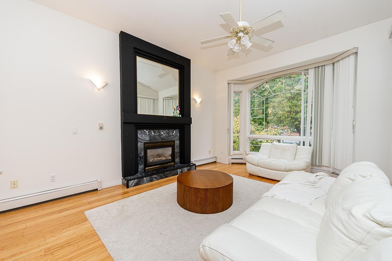 10132 156 Street, Surrey, V3R 4L5 — photo 2