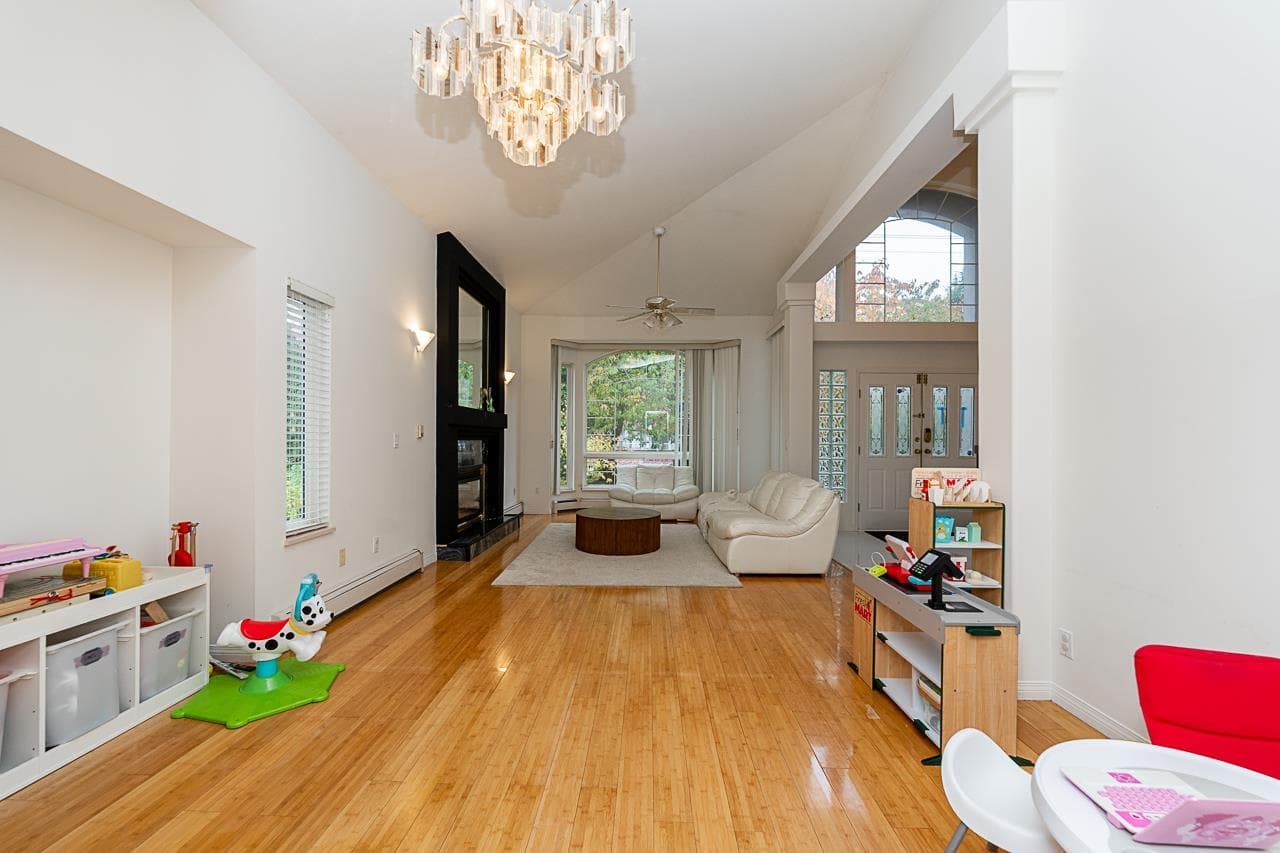 10132 156 Street, Surrey, V3R 4L5 — photo 3