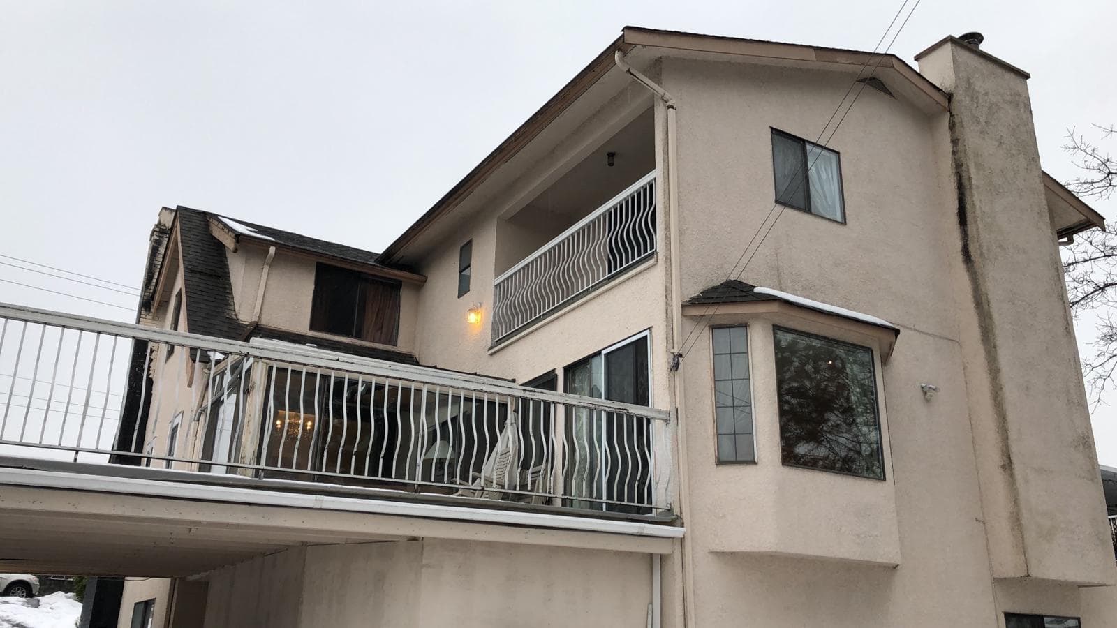 6948 Broadway, Burnaby, V5B 2Z1 — photo 1