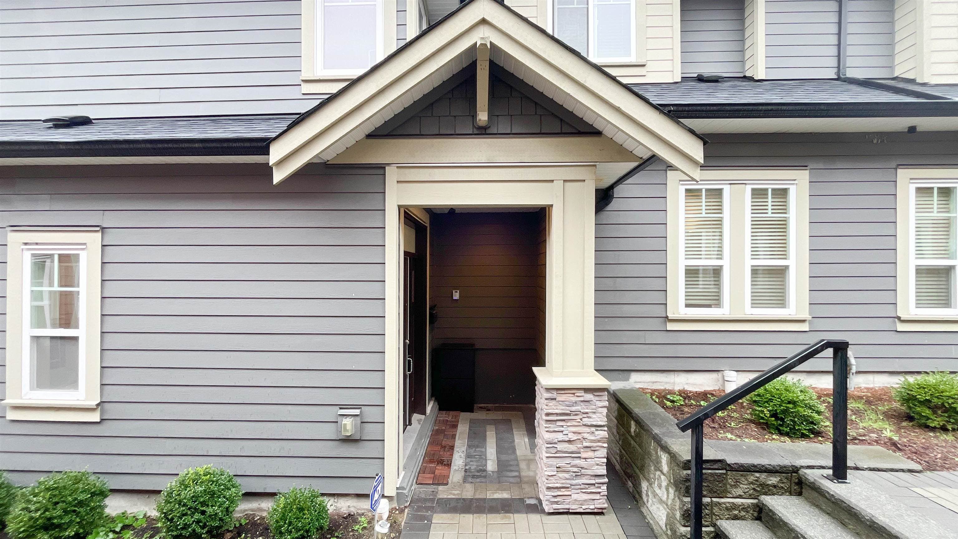 101 - 910 Delestre Avenue, Coquitlam, V3K 2G6 — photo 2