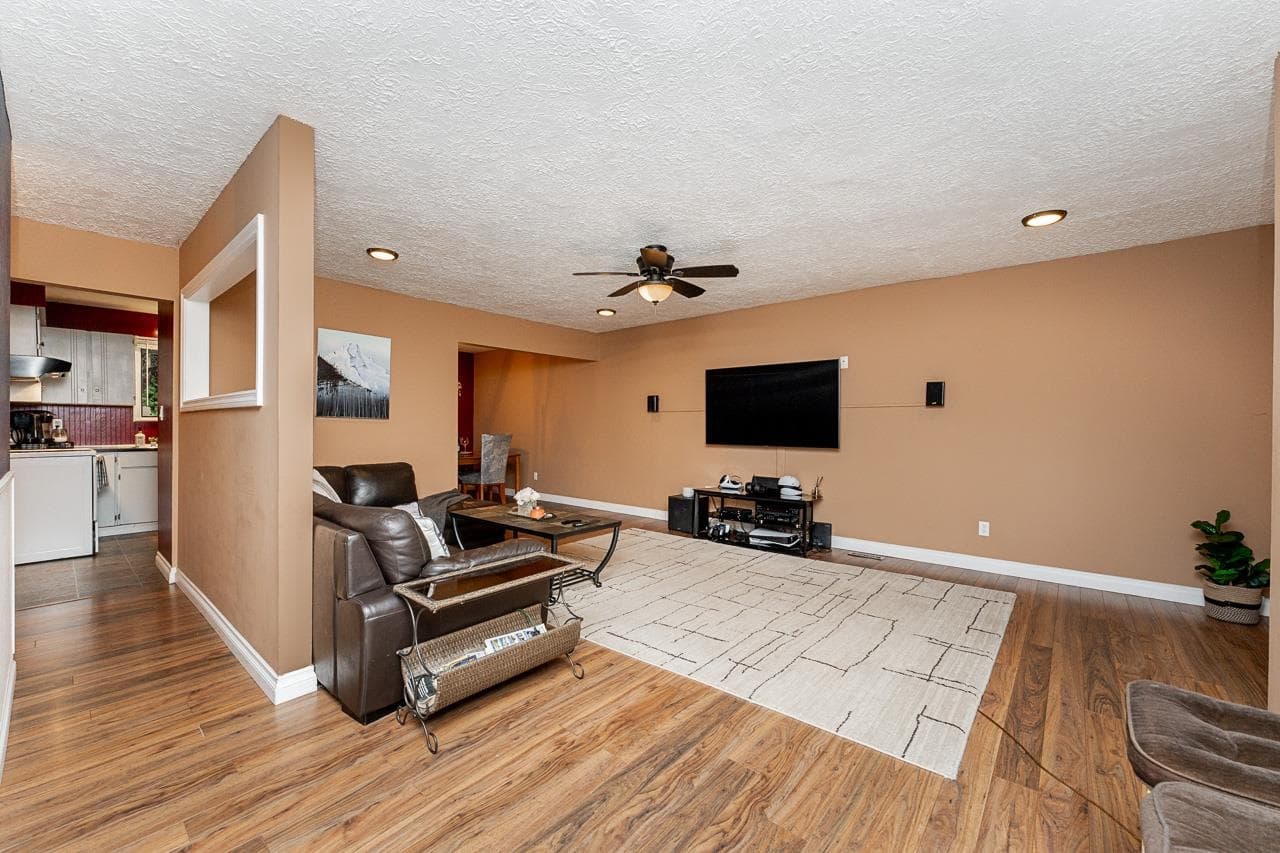 4453 201 Street, Langley, V3A 6M4 — photo 5
