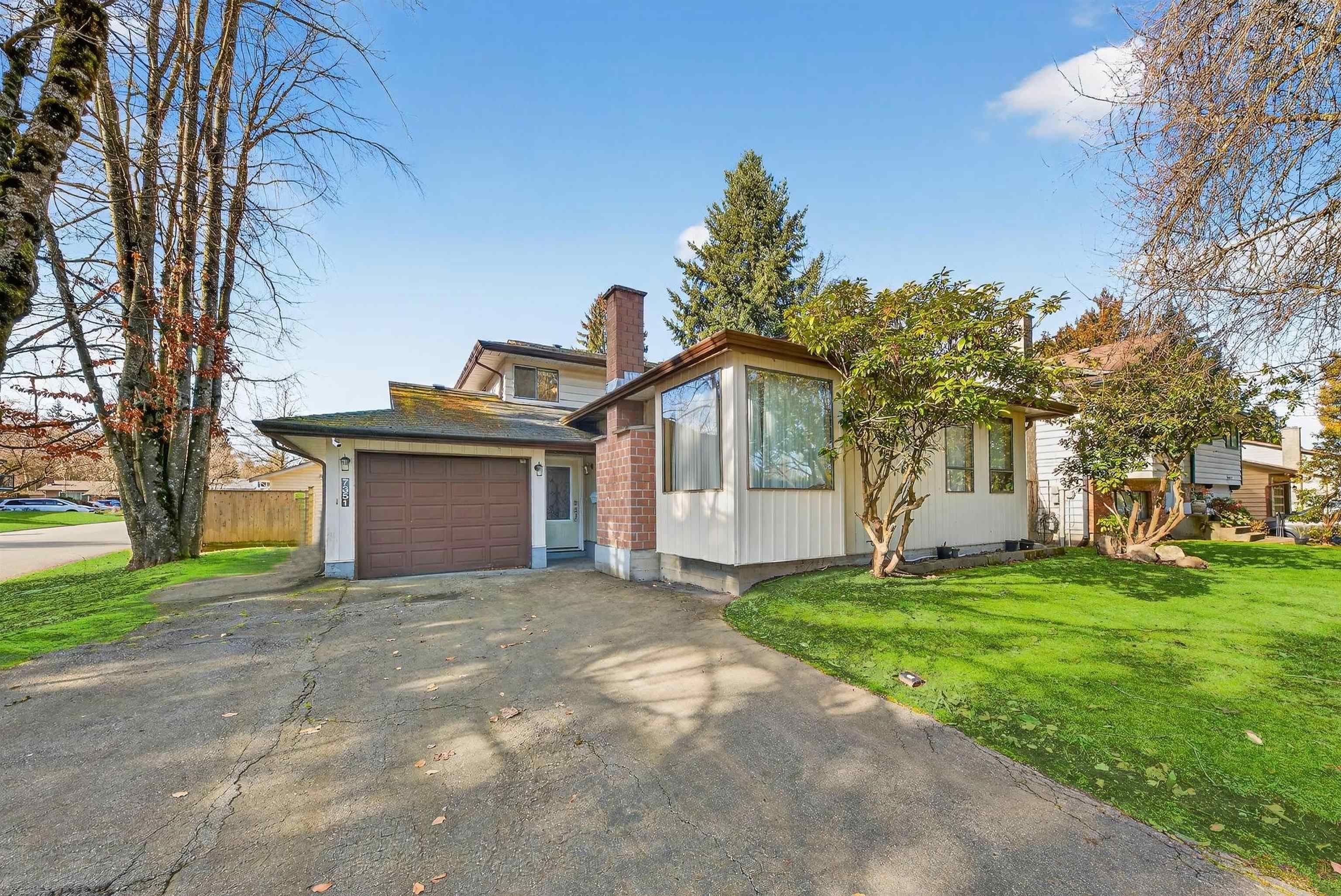 7351 141a Street, Surrey, V3W 7L3 — photo 2