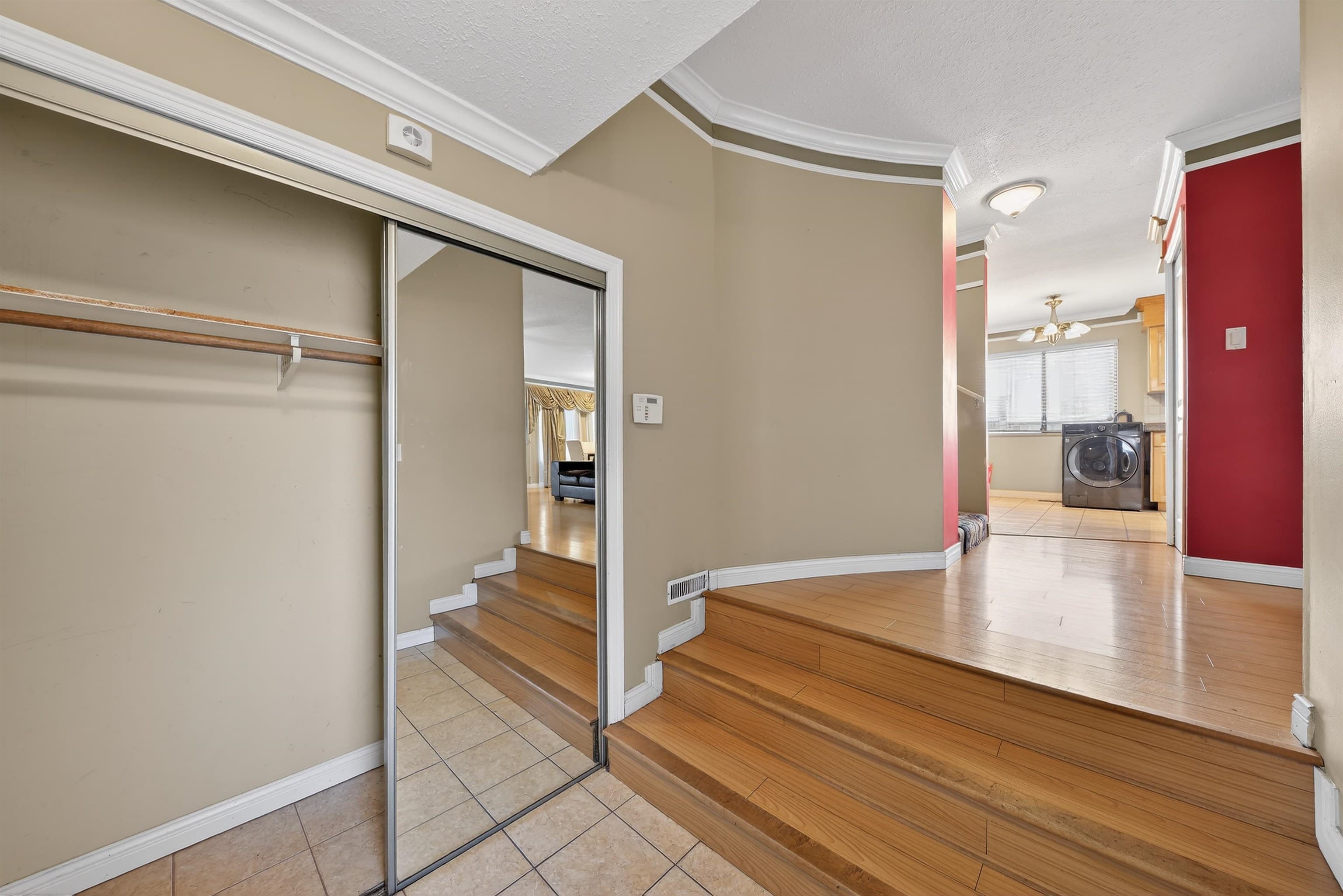 7351 141a Street, Surrey, V3W 7L3 — photo 3