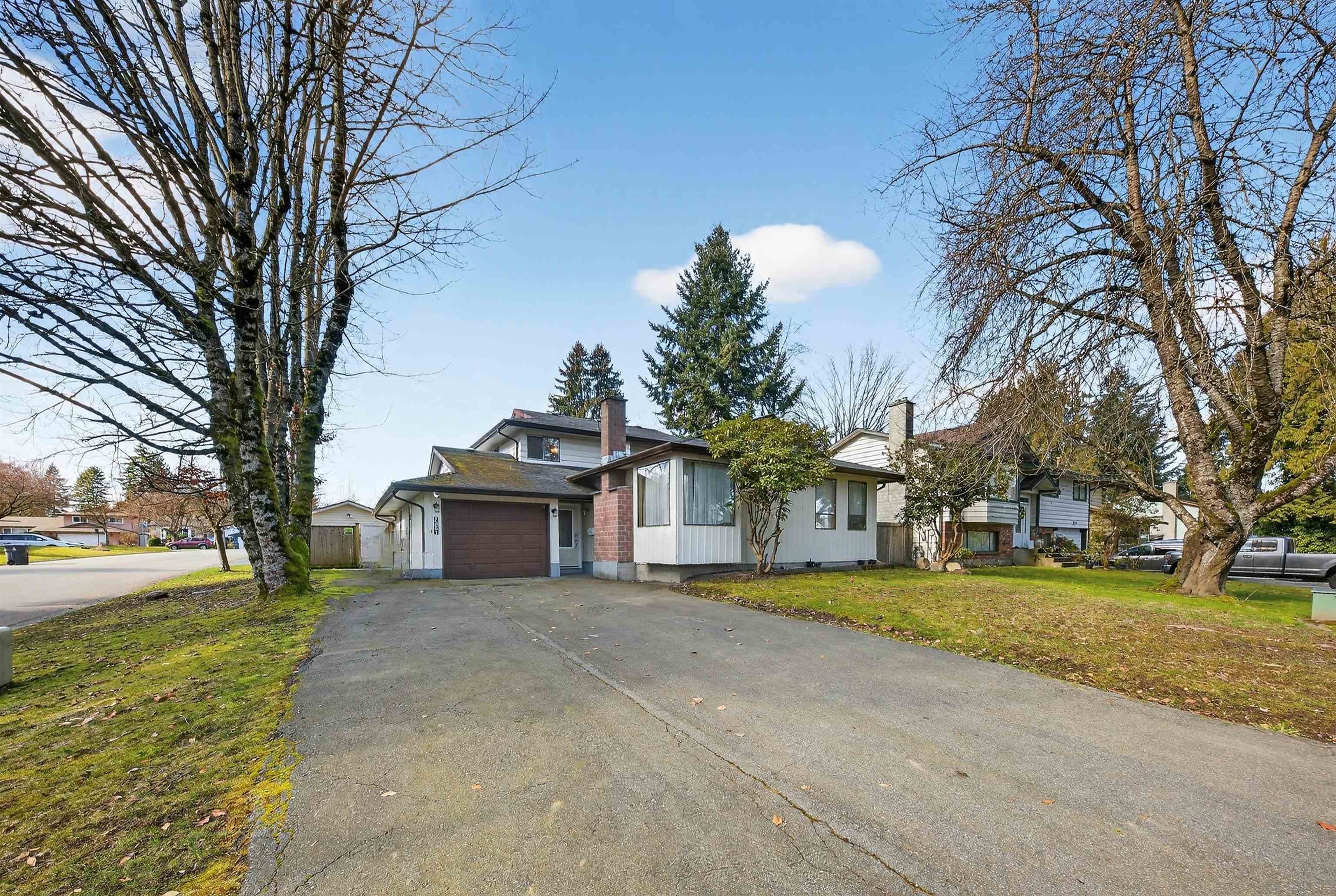 7351 141a Street, Surrey, V3W 7L3 — photo 1