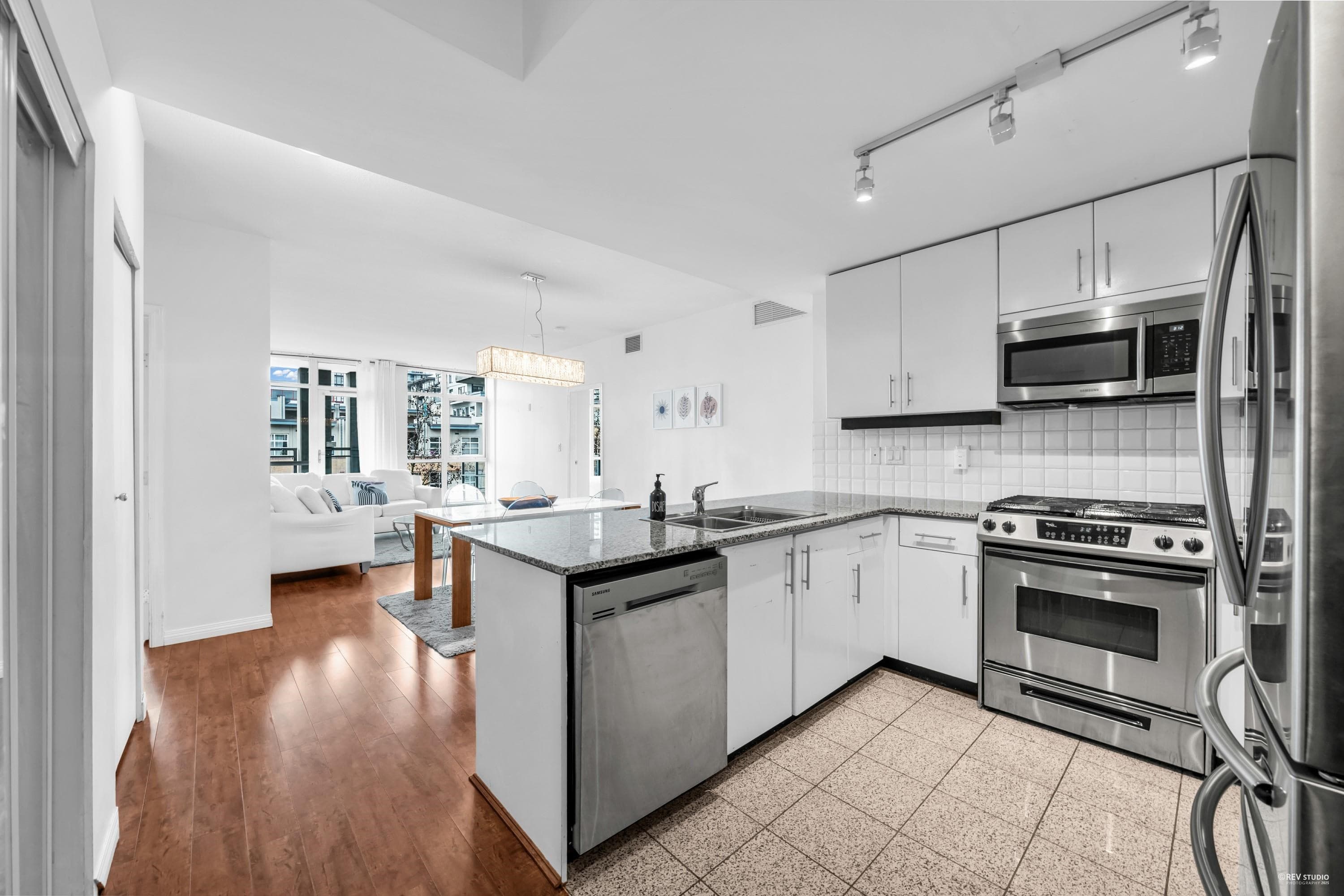 409 - 100 E Esplanade Street, North Vancouver, V7L 4V1 — photo 3