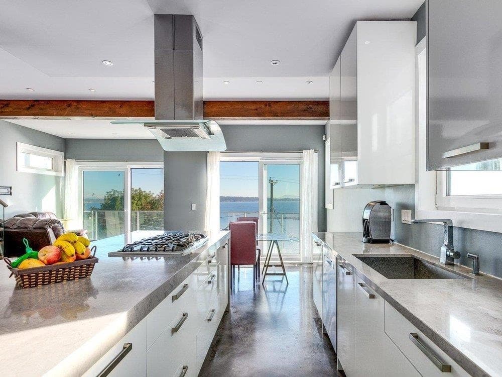15061 Victoria Avenue, White Rock, V4B 1G4 — photo 3