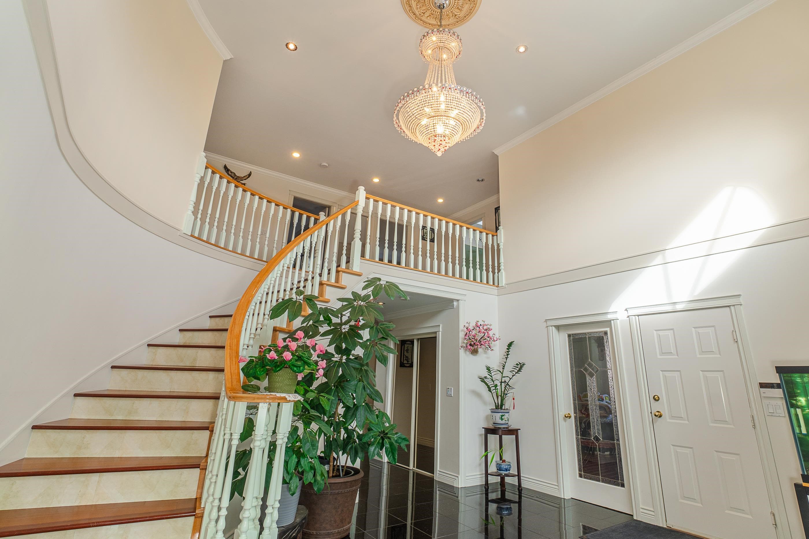 6169 Lochdale Street, Burnaby, V5B 2M6 — photo 3