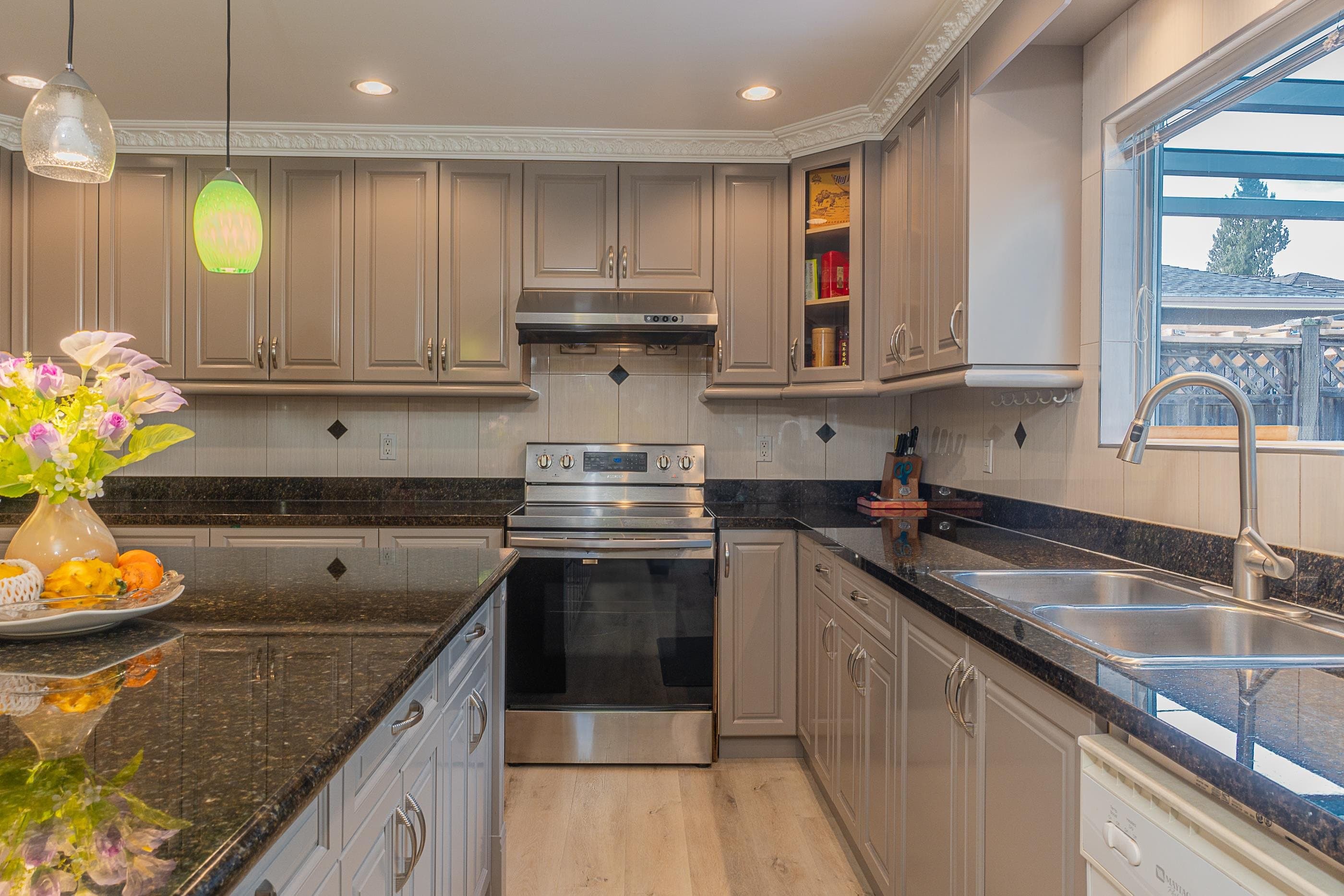 6169 Lochdale Street, Burnaby, V5B 2M6 — photo 4