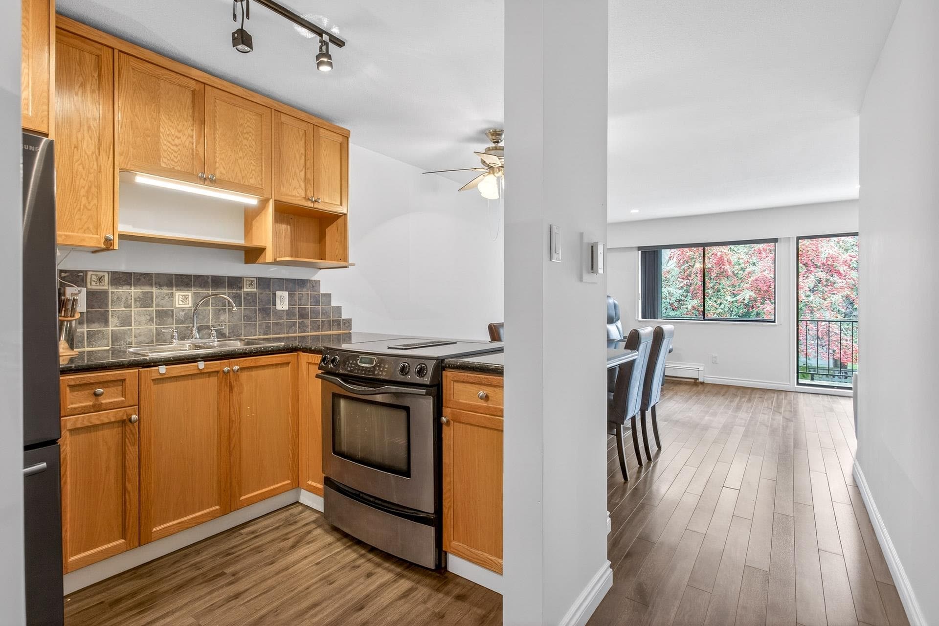 208 - 505 Ninth Street, New Westminster, V3M 3W6 — photo 4