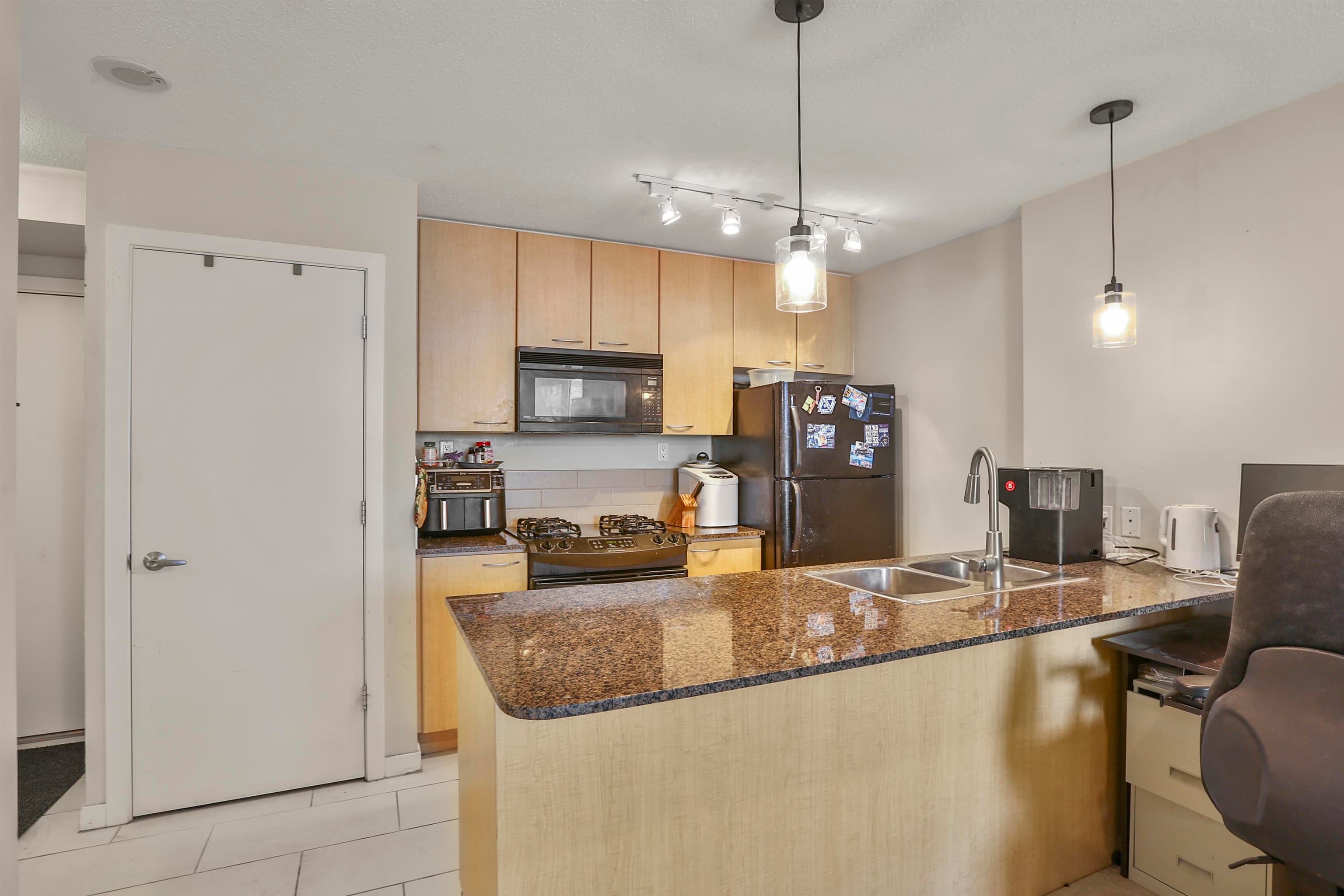2001 - 7178 Collier Street, Burnaby, V5E 4N7 — photo 3