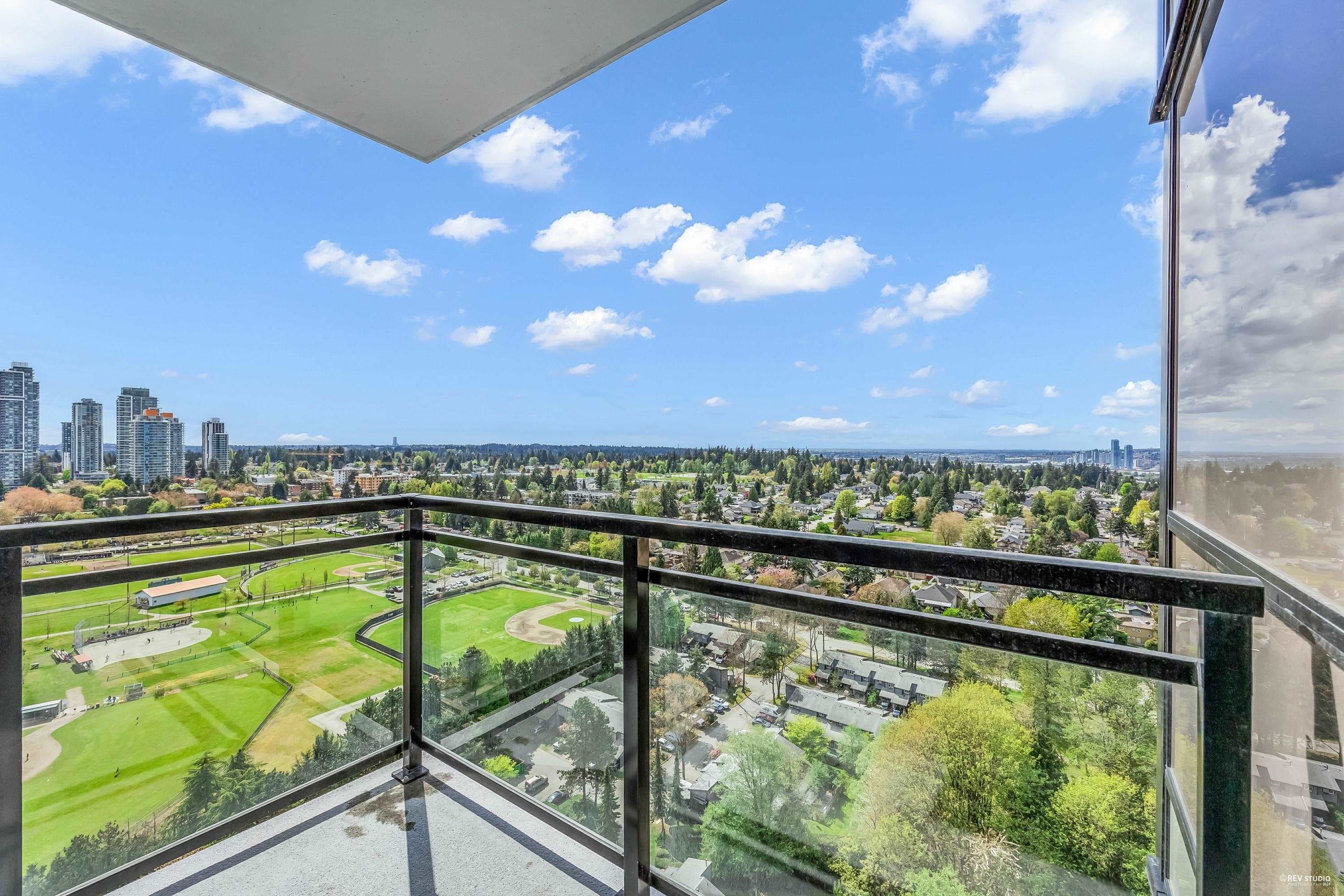2404 - 10777 University Drive, Surrey, V3T 0E6 — photo 3