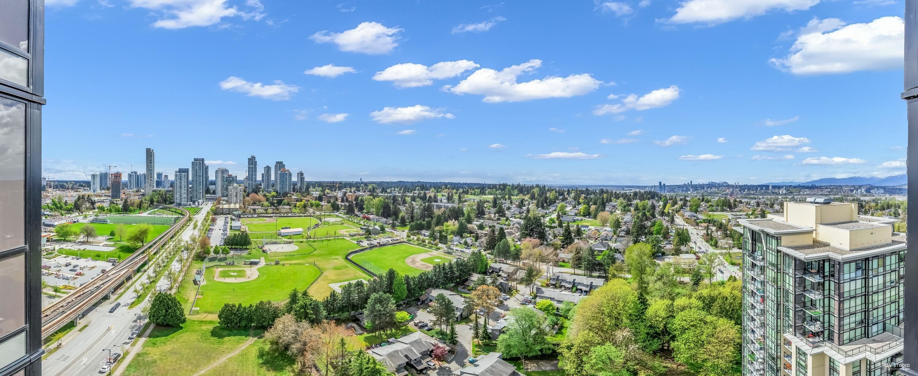 2404 - 10777 University Drive, Surrey, V3T 0E6 — photo 4