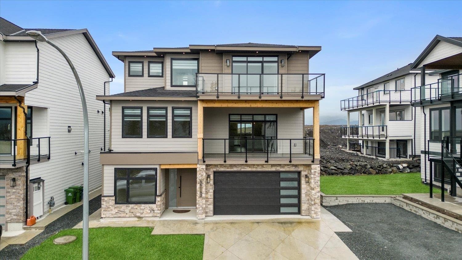 46143 Crestview Drive, Chilliwack, V2R 6G4 — photo 1