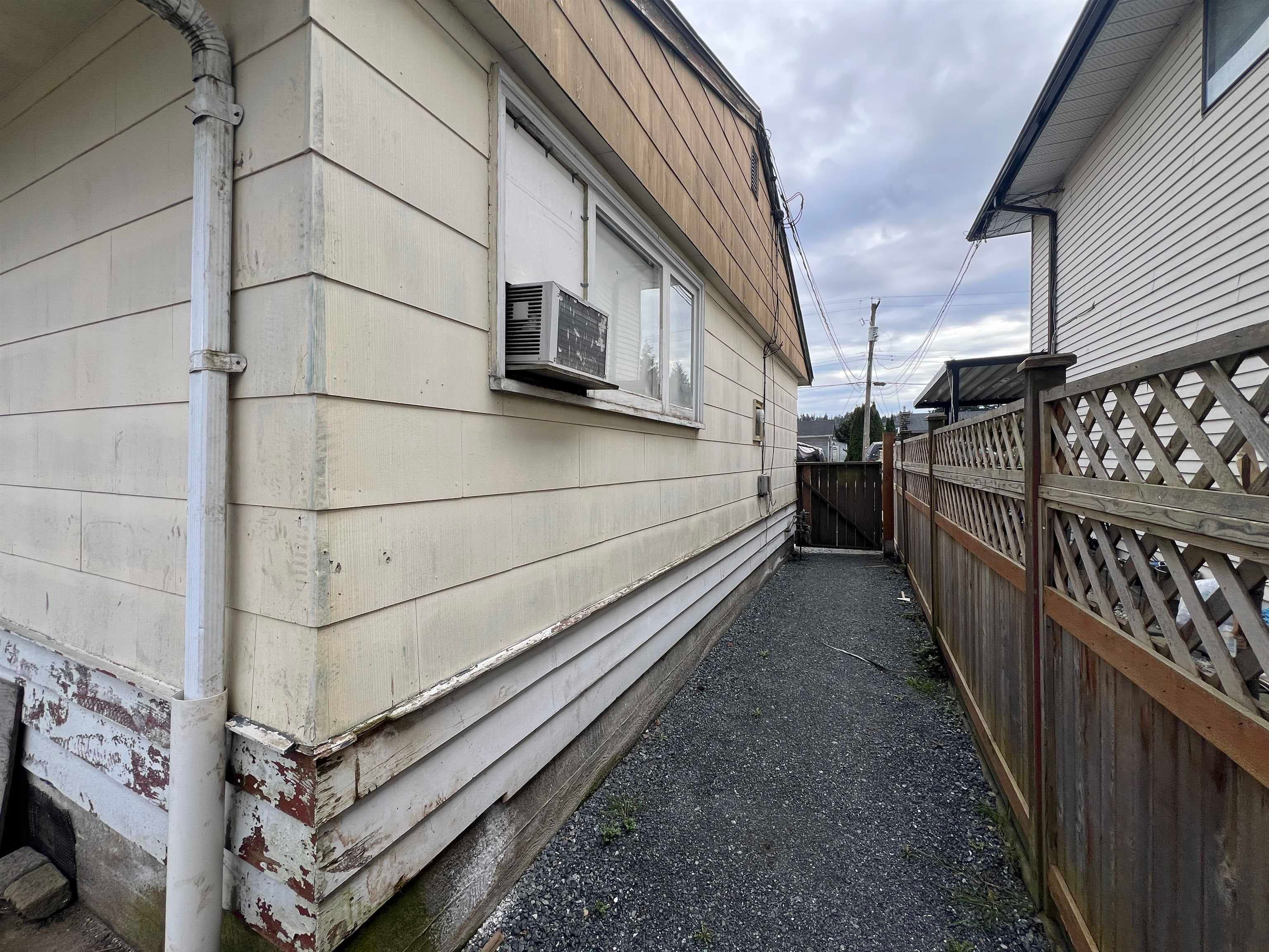 12875 114a Avenue, Surrey, V3R 2N1 — photo 4