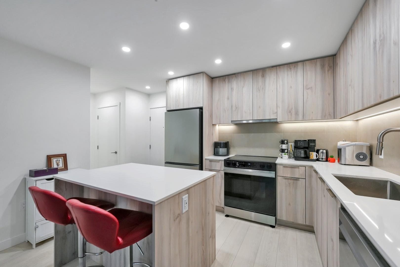 409 - 3596 Malsum Drive, North Vancouver, V7G 0B5 — photo 4