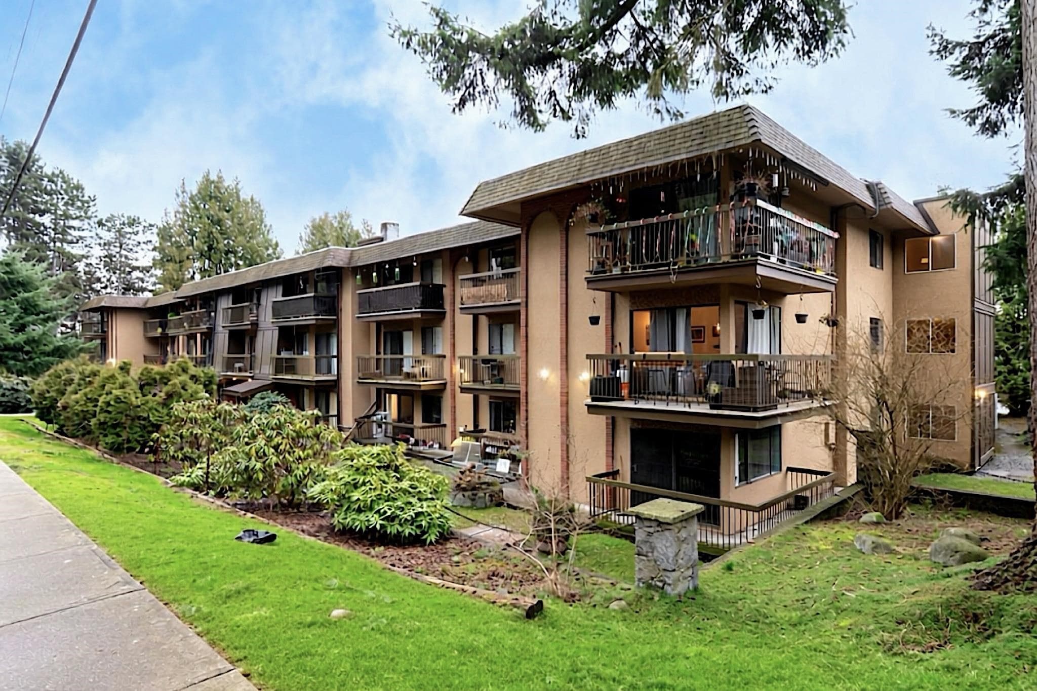 301 - 1000 King Albert Avenue, Coquitlam, V3J 7A3 — photo 1
