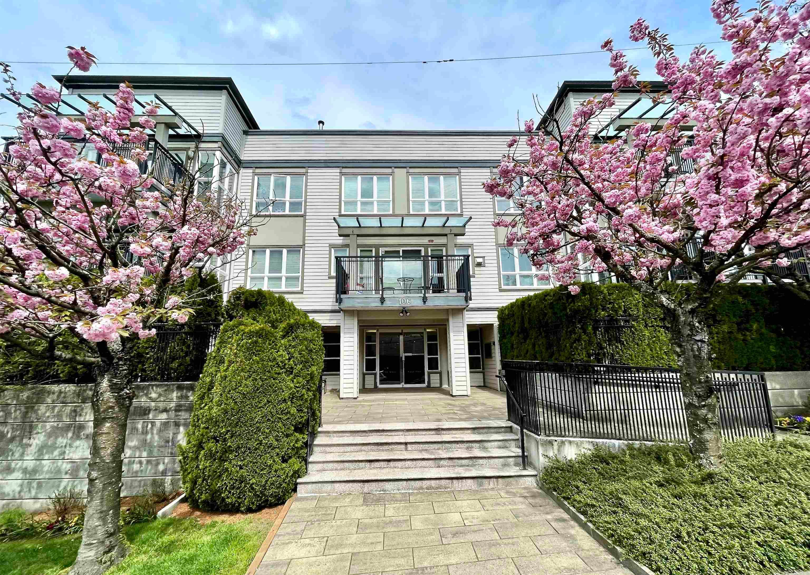 403 - 106 W Kings Road, North Vancouver, V7N 2L8 — photo 1