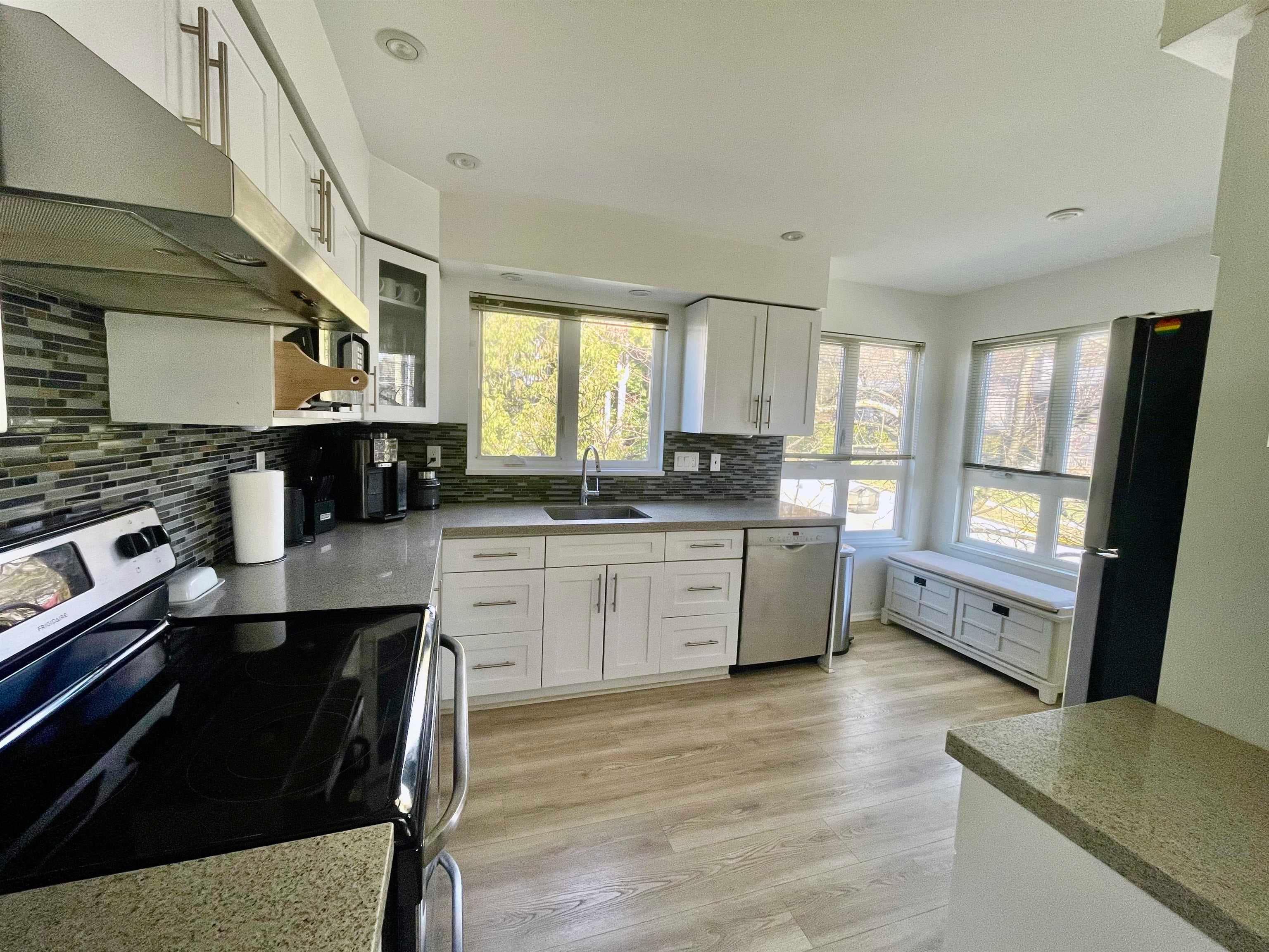 403 - 106 W Kings Road, North Vancouver, V7N 2L8 — photo 4