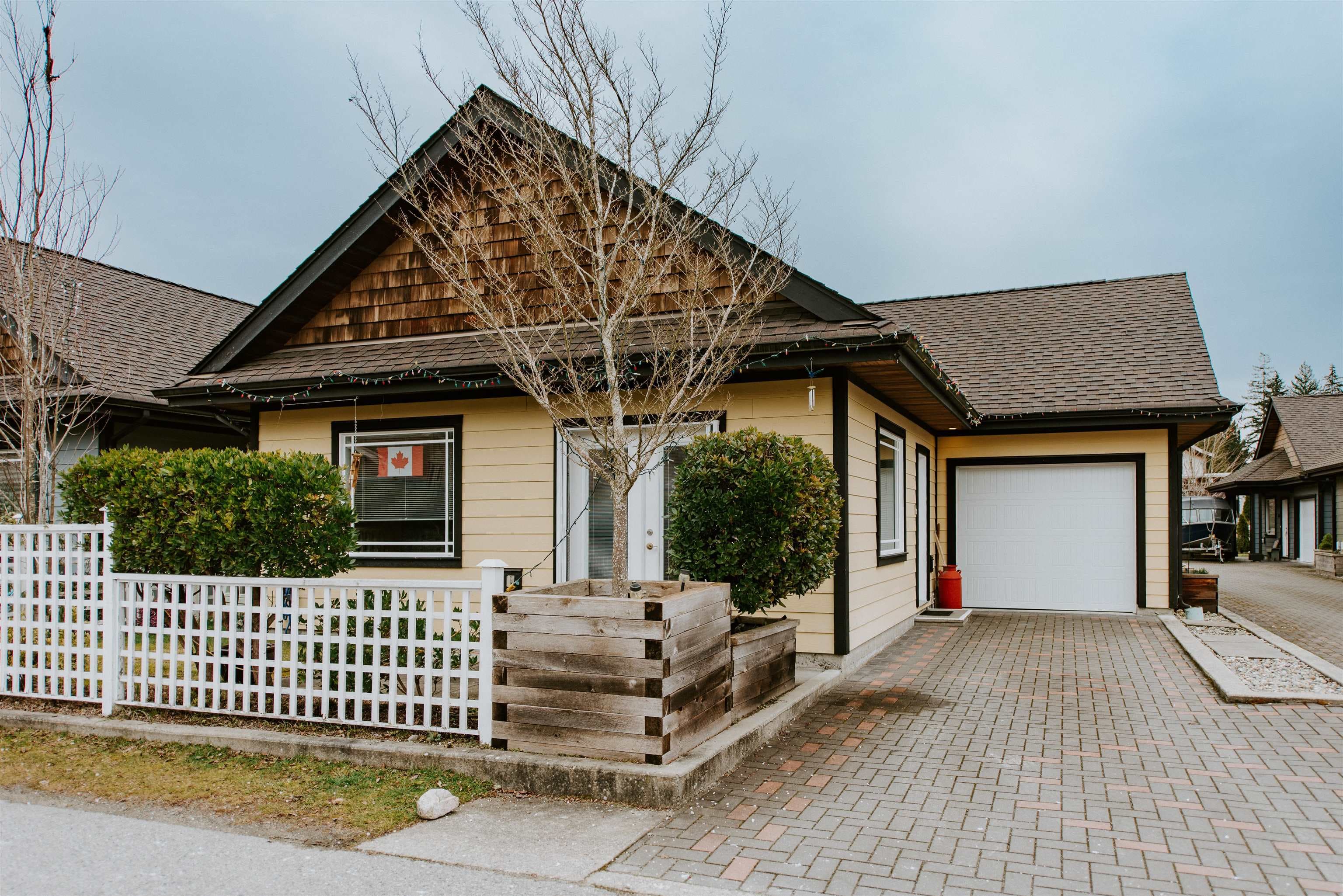 766 Gerussi Lane, Gibsons, V0N 1V7 — photo 1