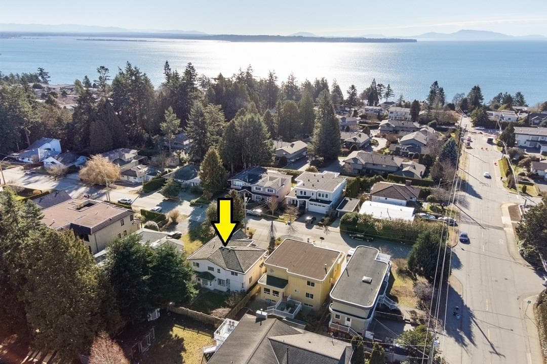 14027 Blackburn Avenue, White Rock, V4B 2Z6 — photo 3