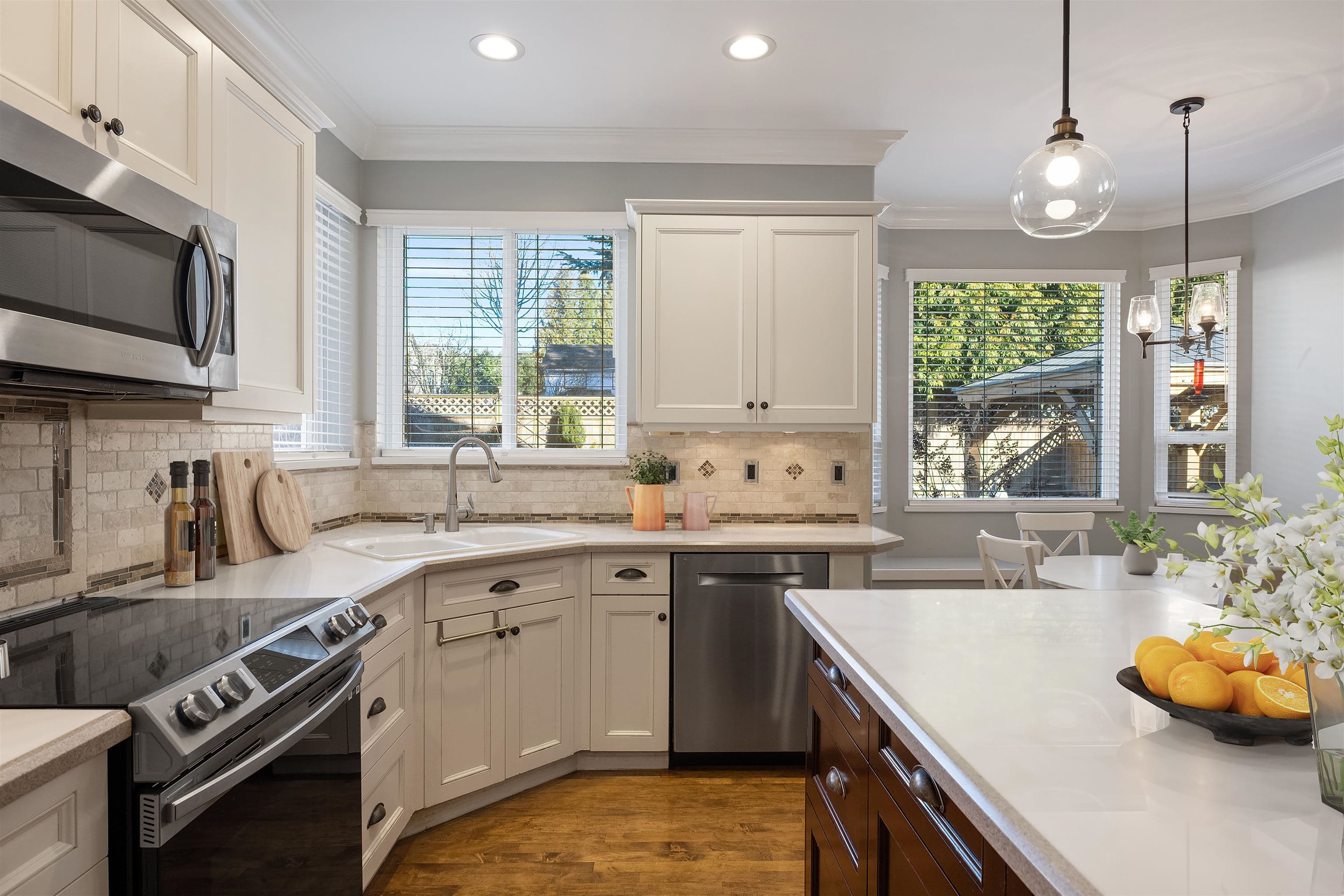 14027 Blackburn Avenue, White Rock, V4B 2Z6 — photo 4