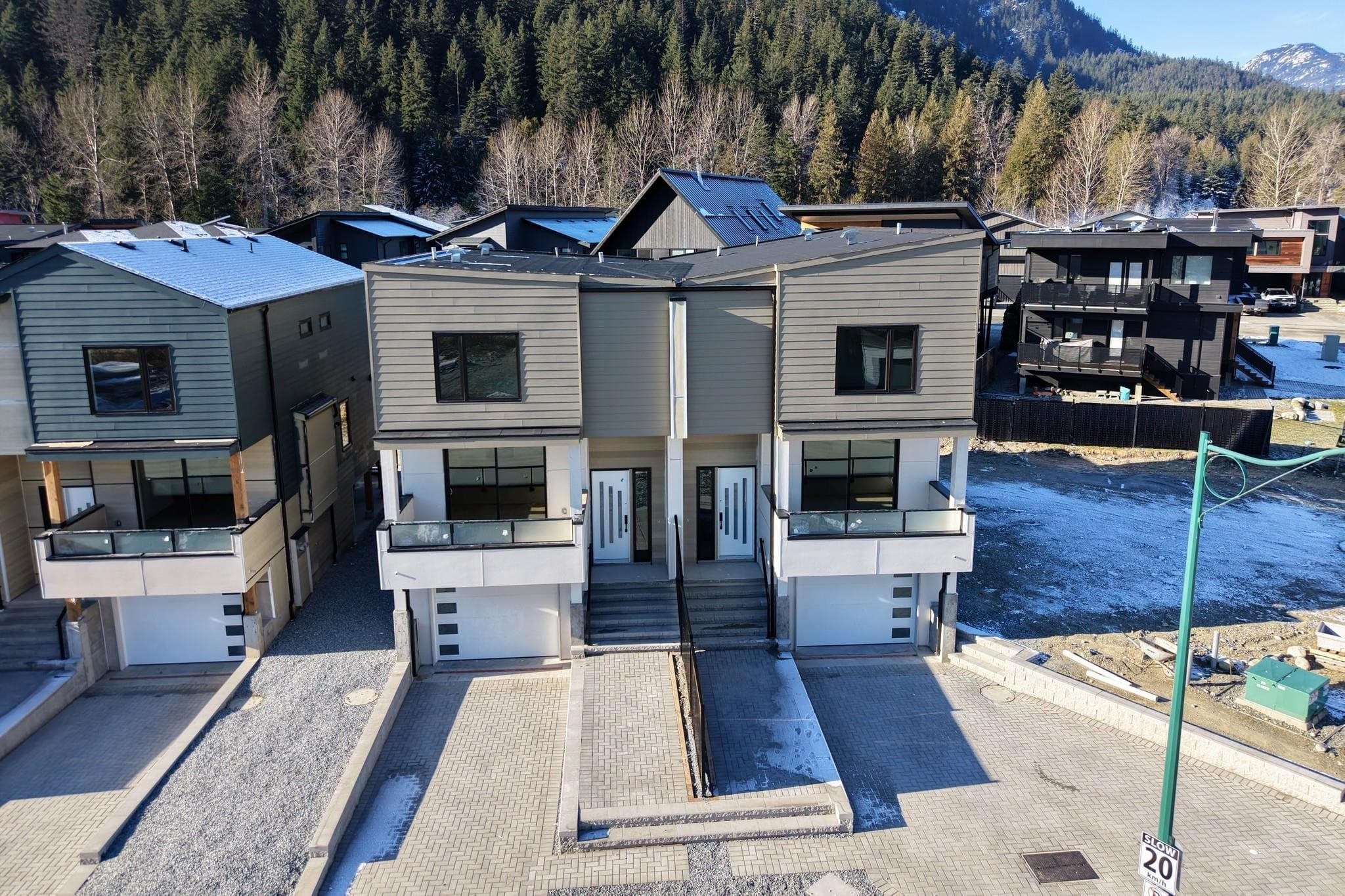 1002 Phare Crescent, Pemberton, V0N 0A7 — photo 1