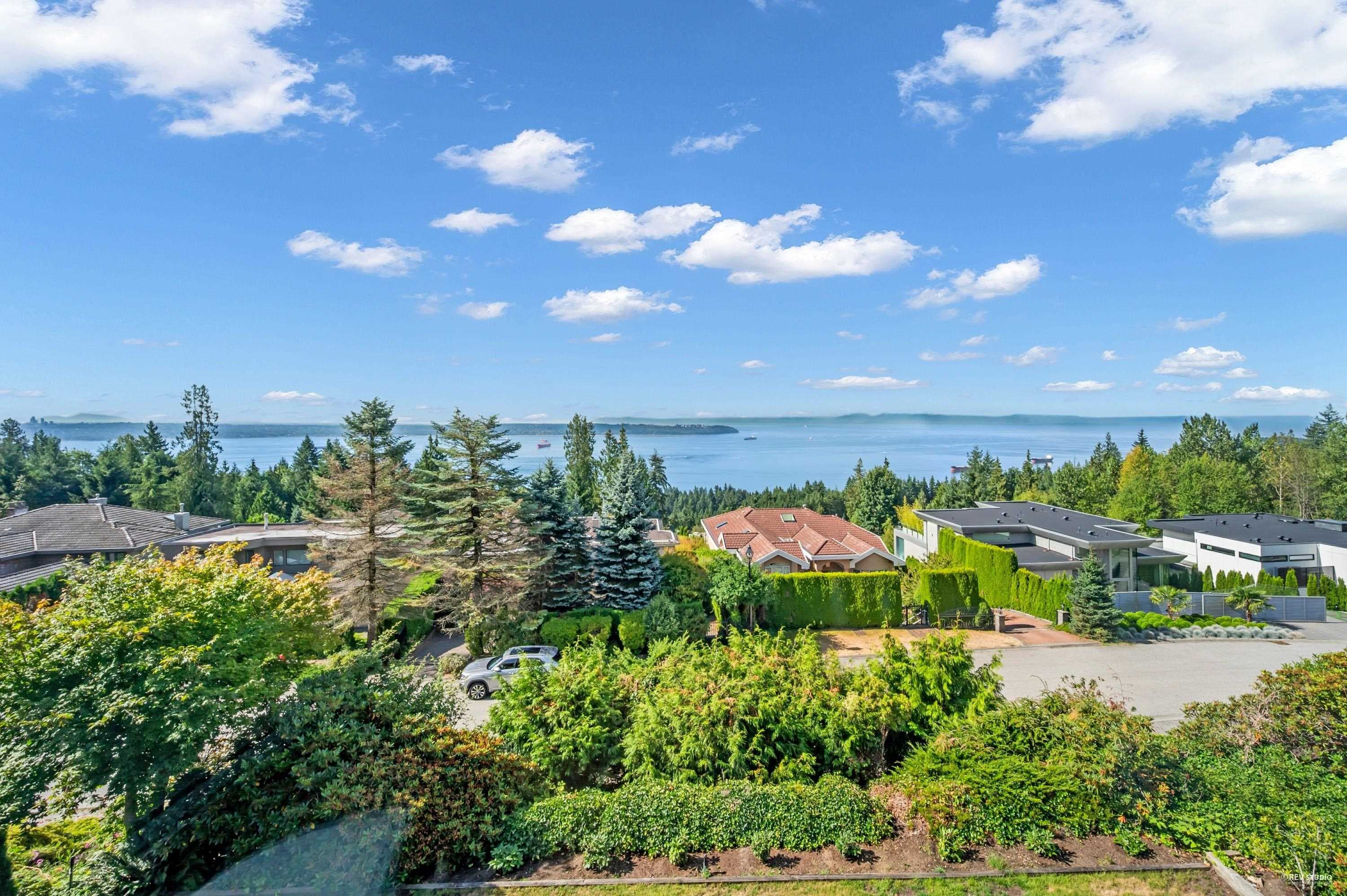 2662 Chelsea Place, West Vancouver, V7S 3E5 — photo 1