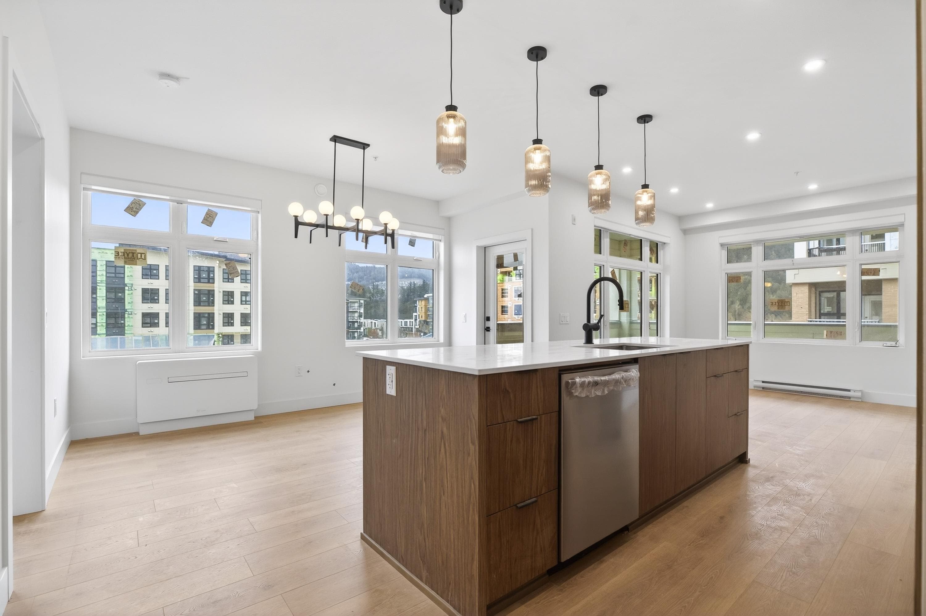 305 - 46185 Thomas Road, Chilliwack, V2R 6H3 — photo 1